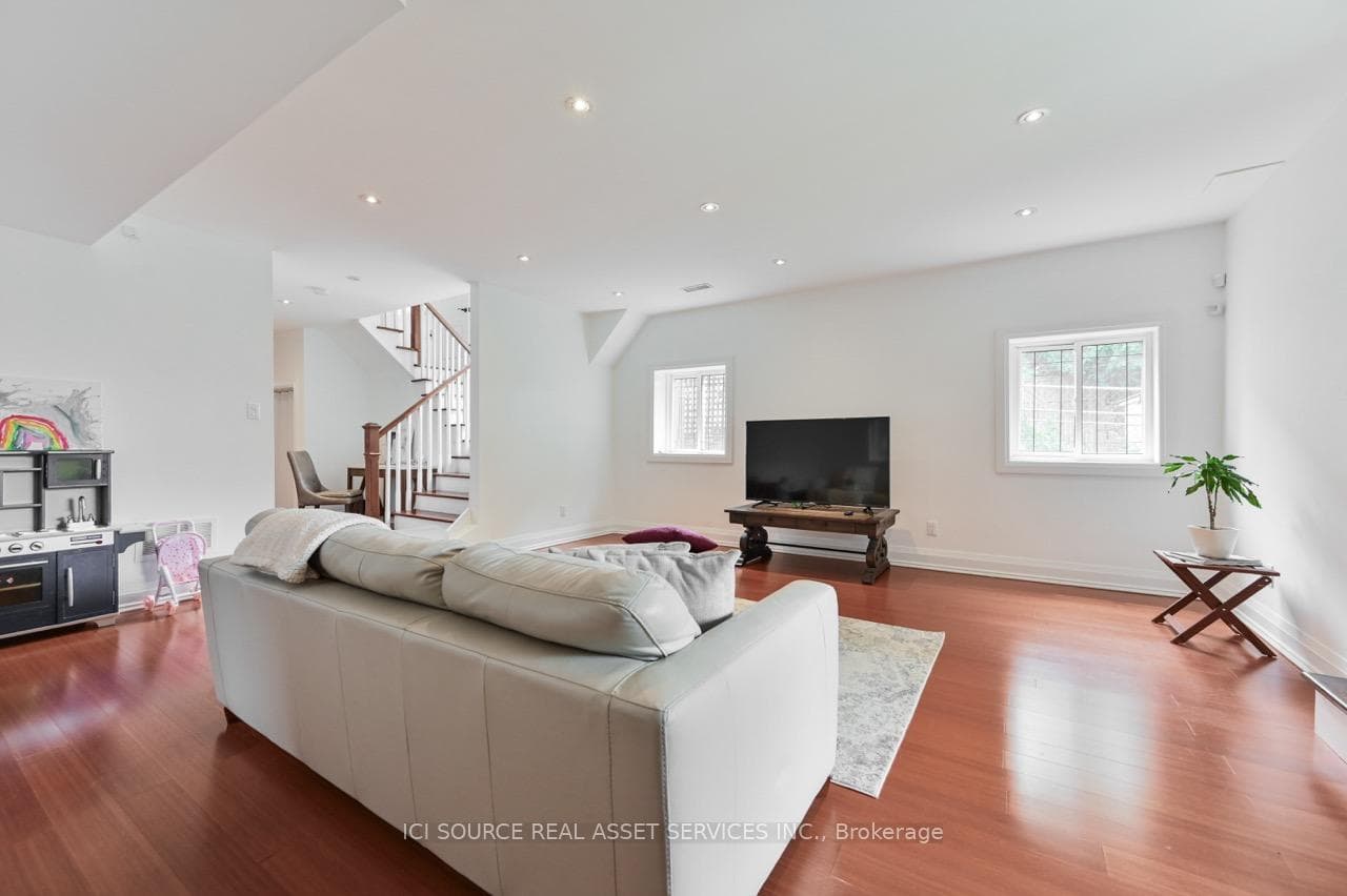 84 LEROY Avenue photo 18