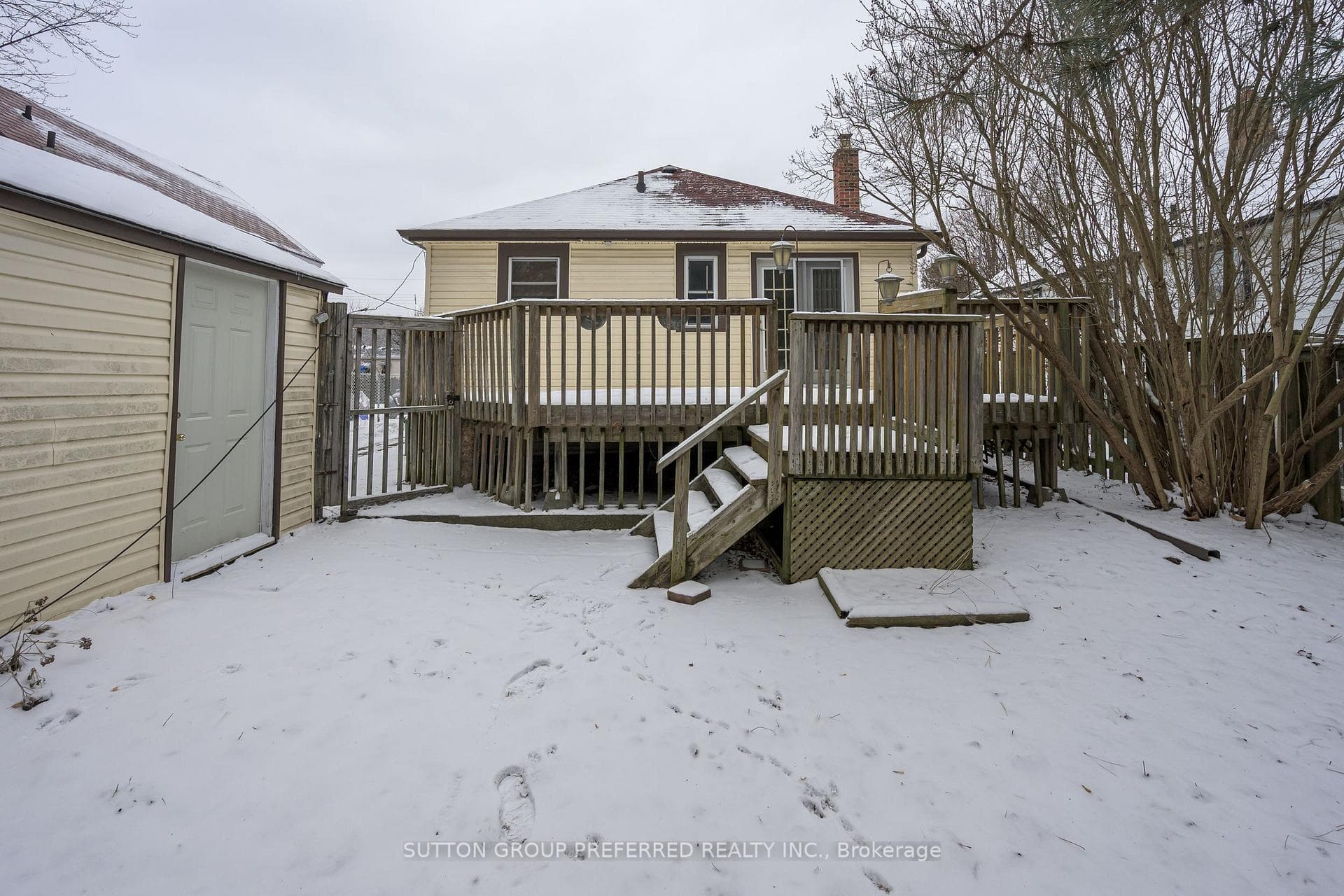 631 Glasgow Street photo 11