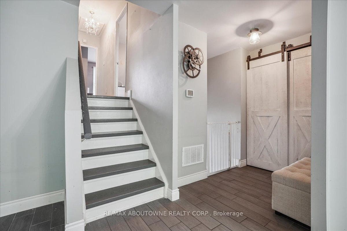 1487 Epping Court photo 20