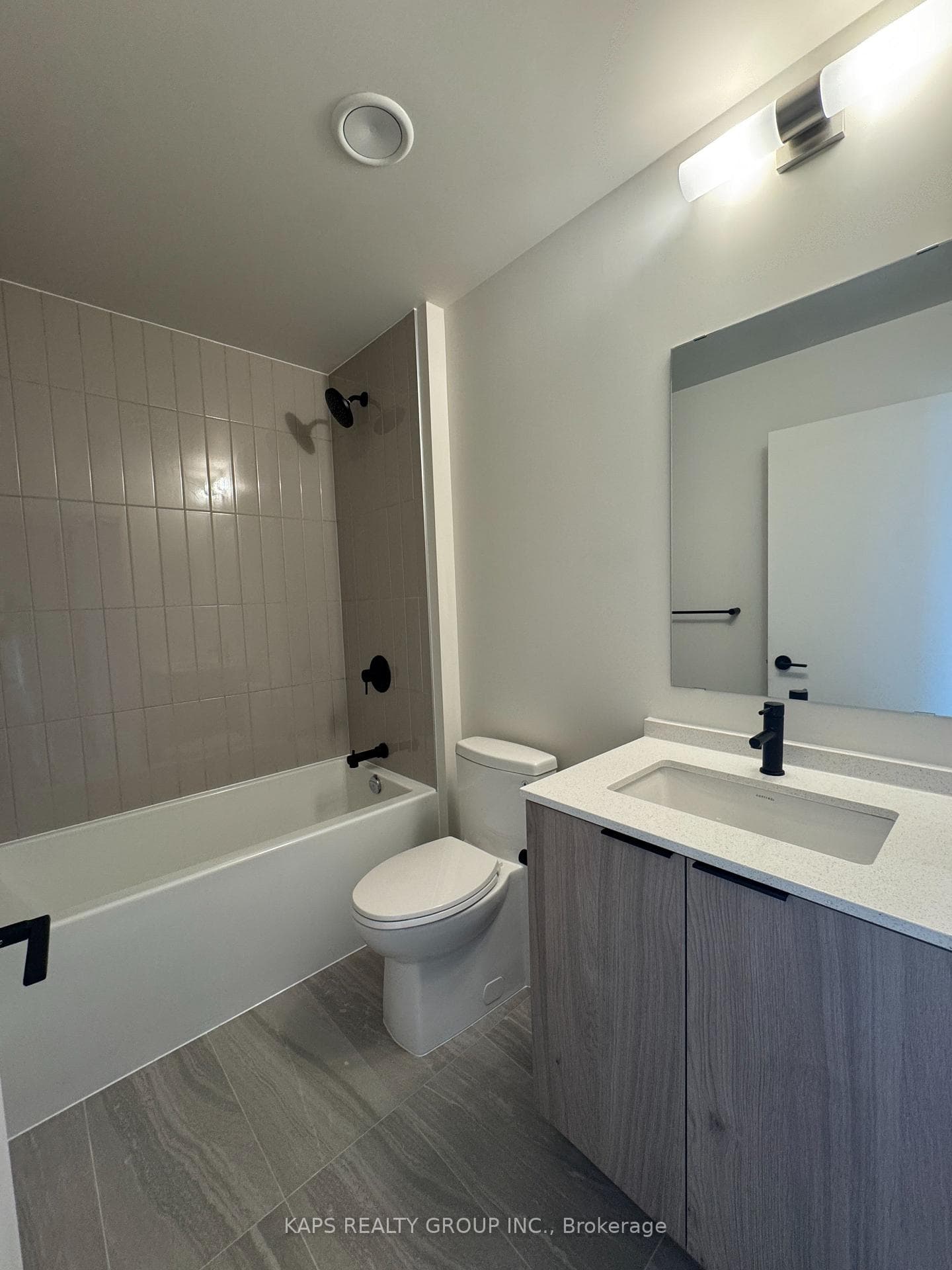 181 Sterling Road photo 5