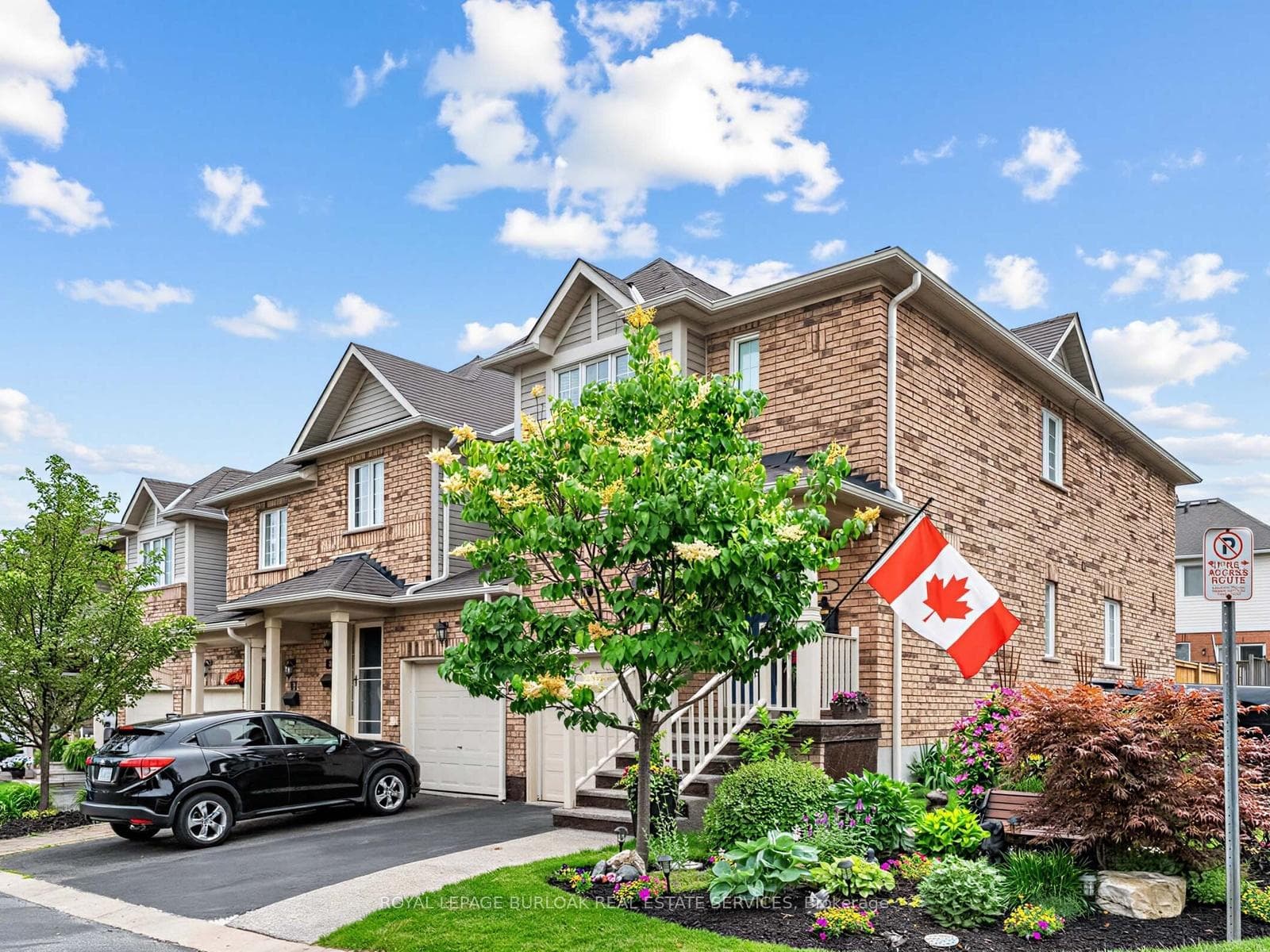 End unit with privacy and gardens