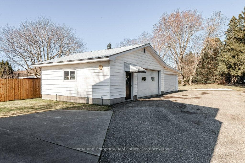 47 ft x 23 ft Detached Garage/Shop