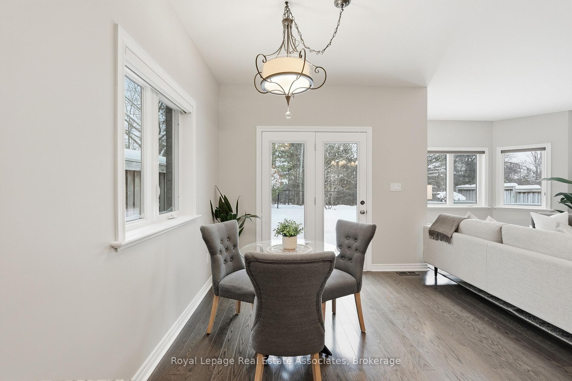 290 Eaton Street photo 16