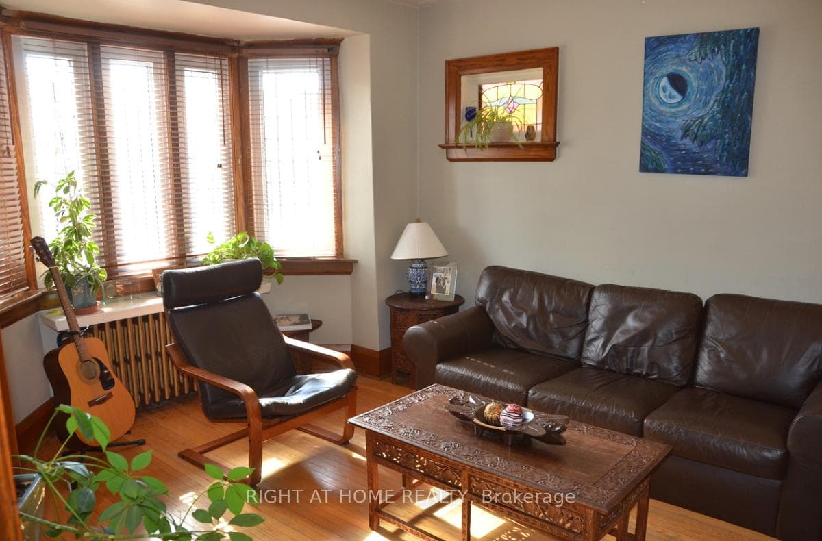 38 Kings Park Boulevard photo 2