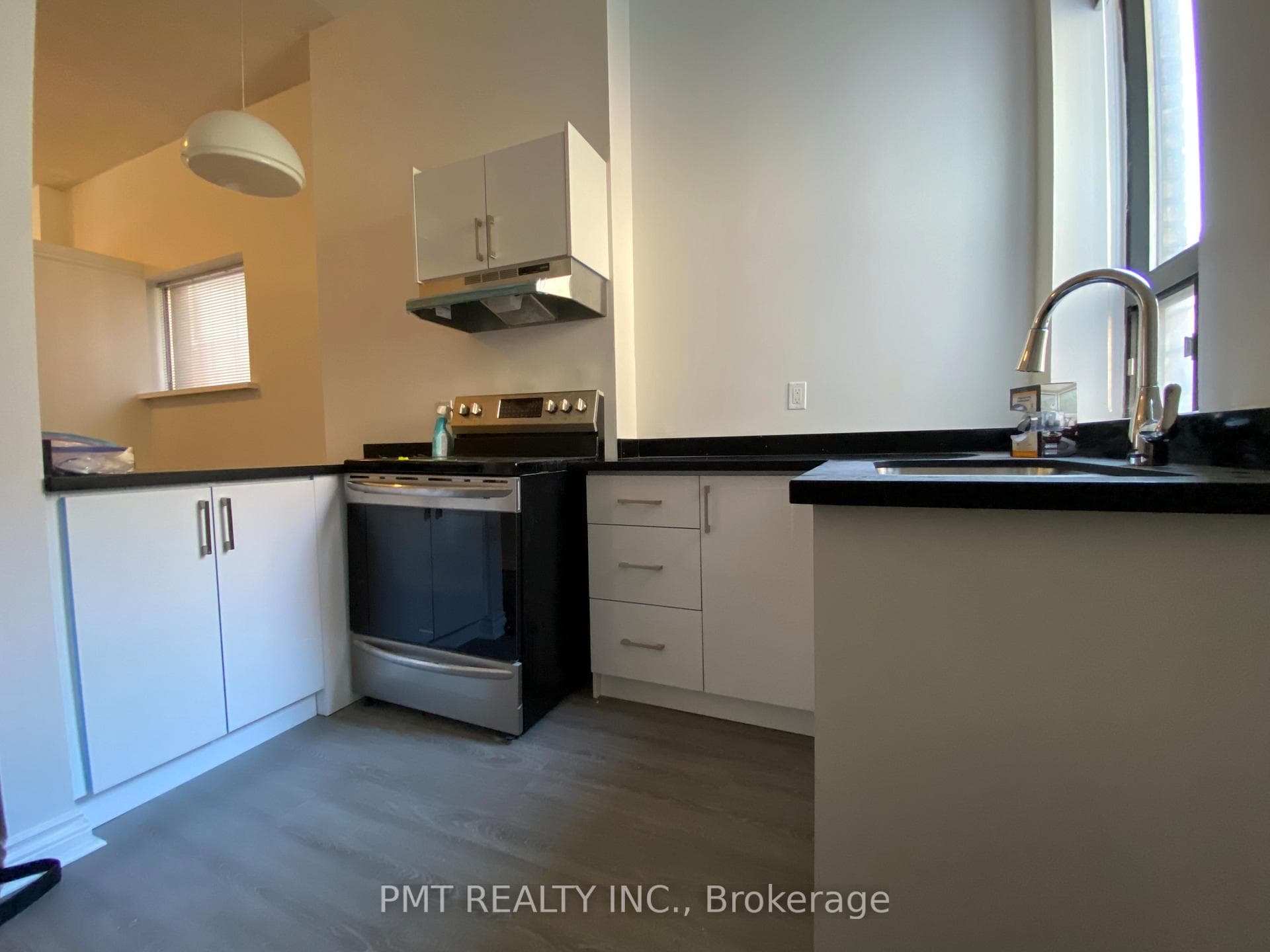 202 Gerrard Street Unit 1 photo 7