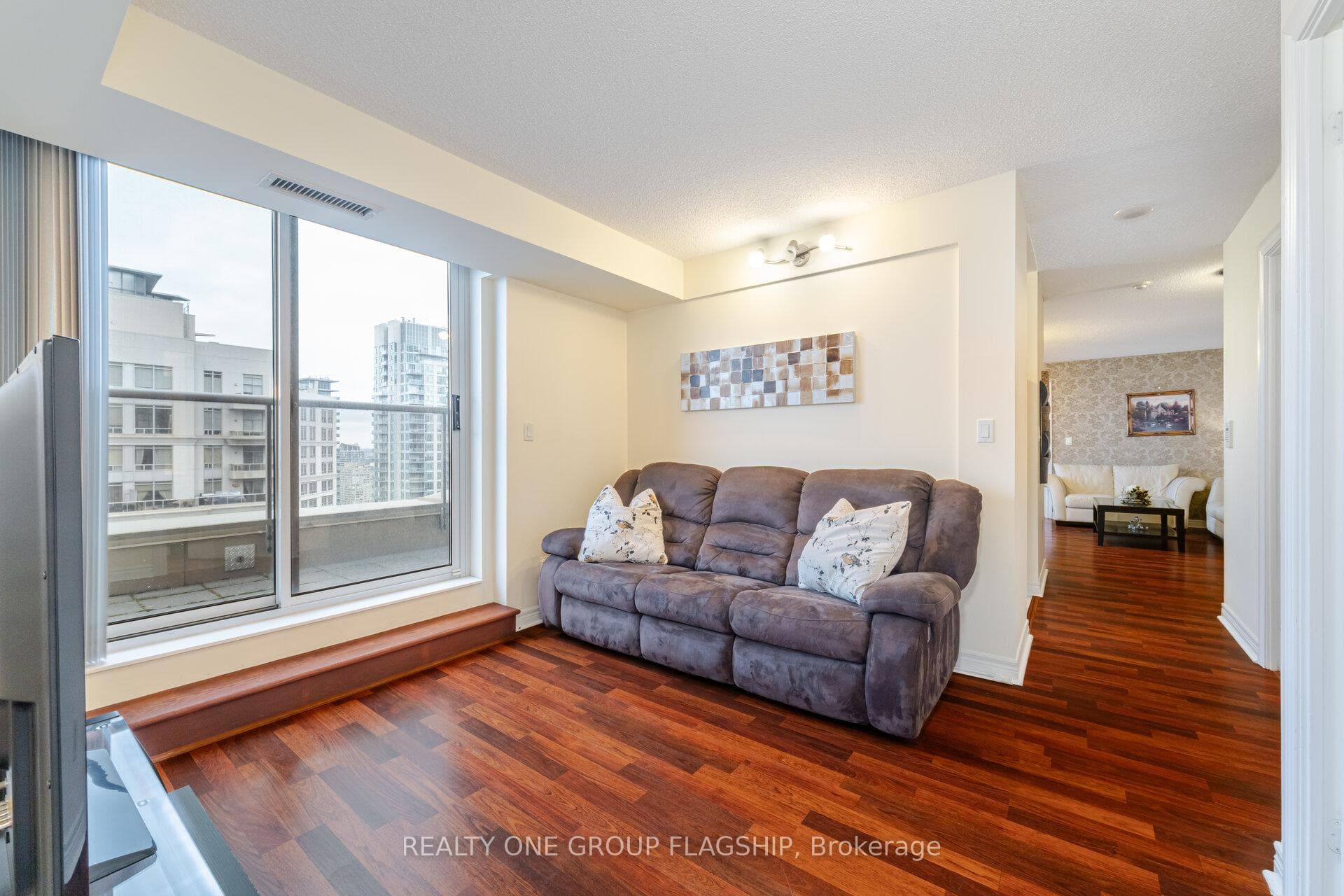 310 Burnhamthorpe Road Unit 3006 photo 15