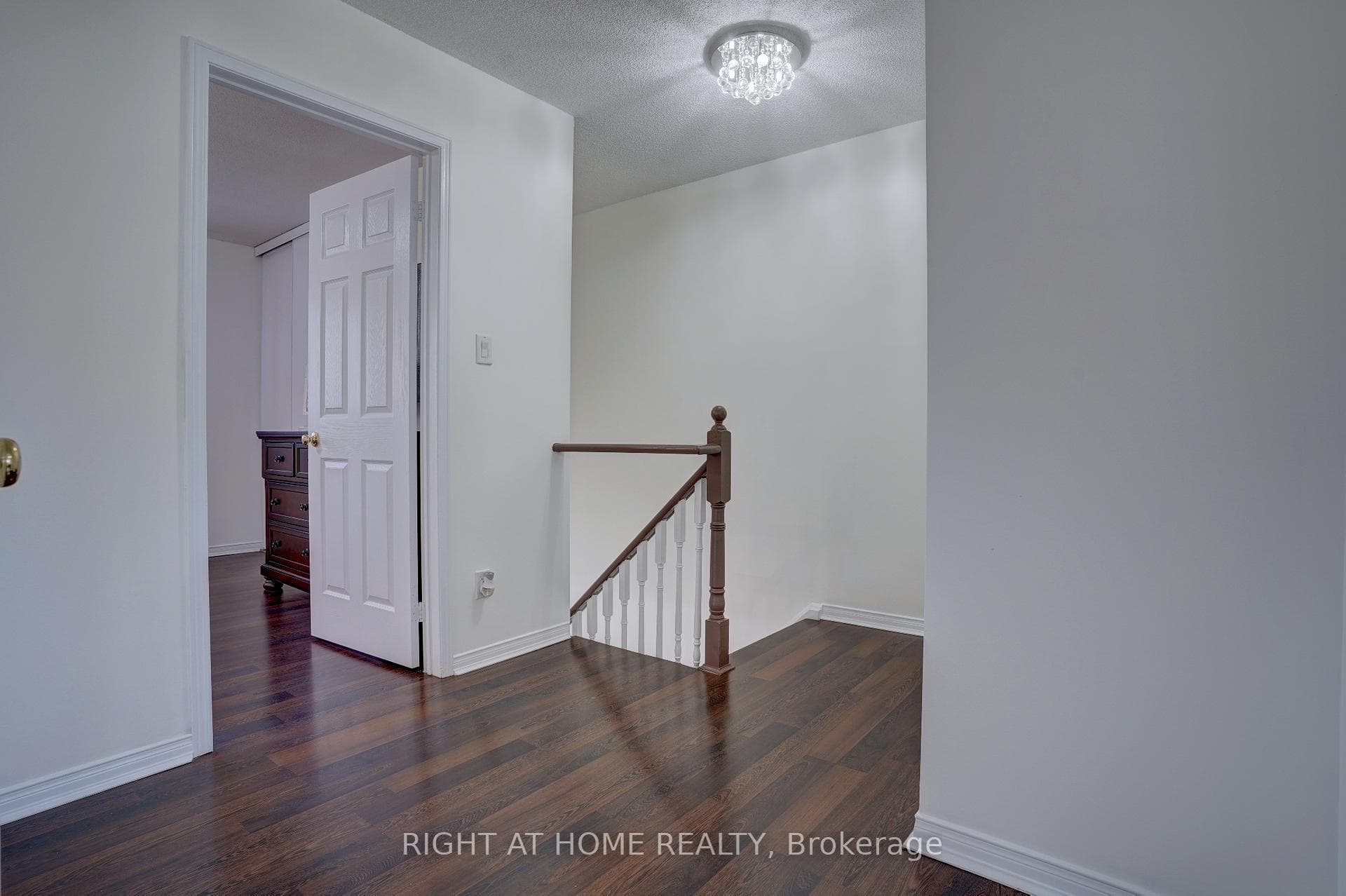 328 Bristol Crescent photo 25