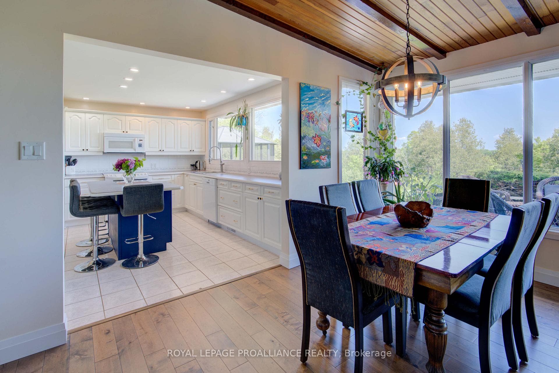 1048 Shallow Lane photo 12