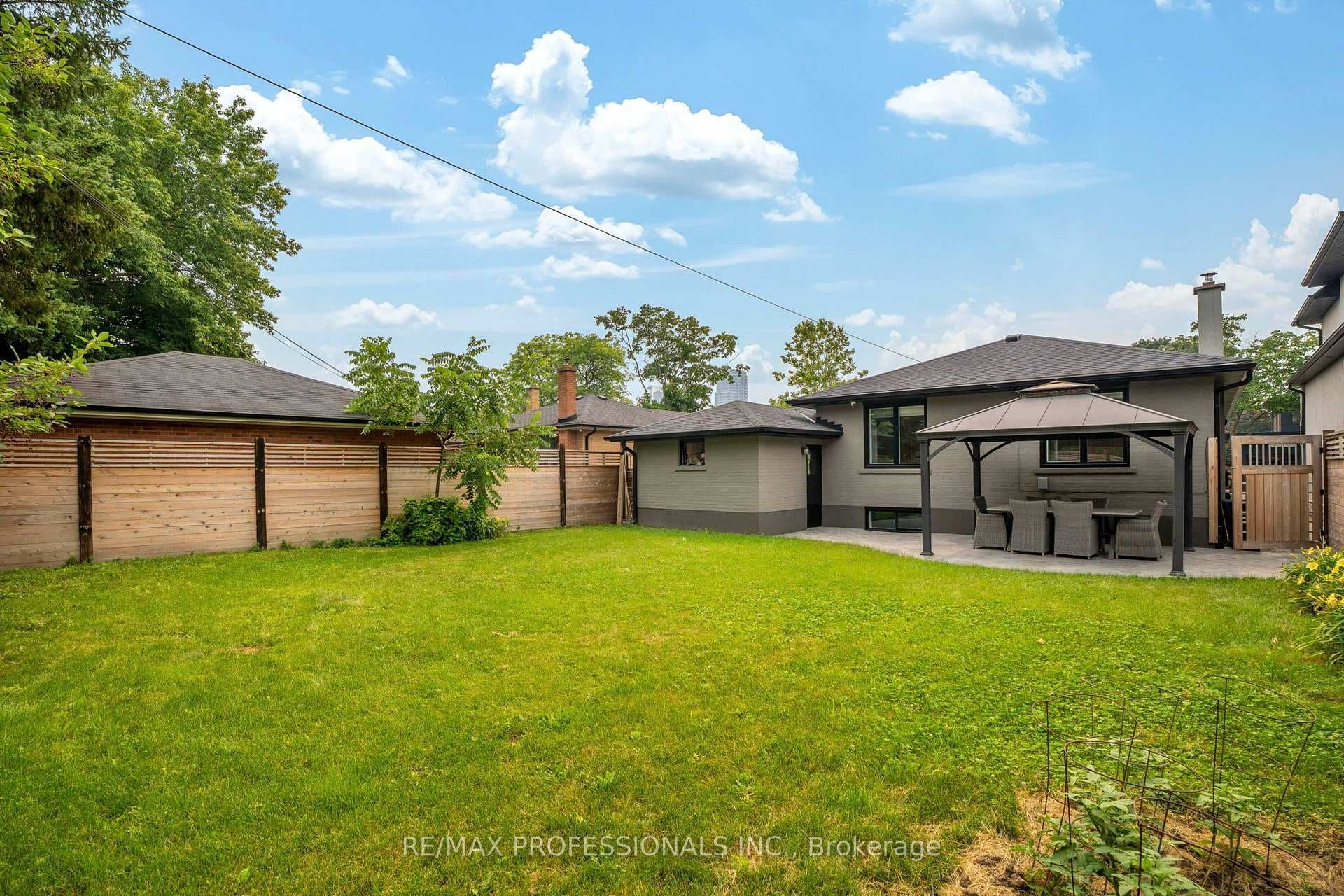 77 Cronin Drive photo 36