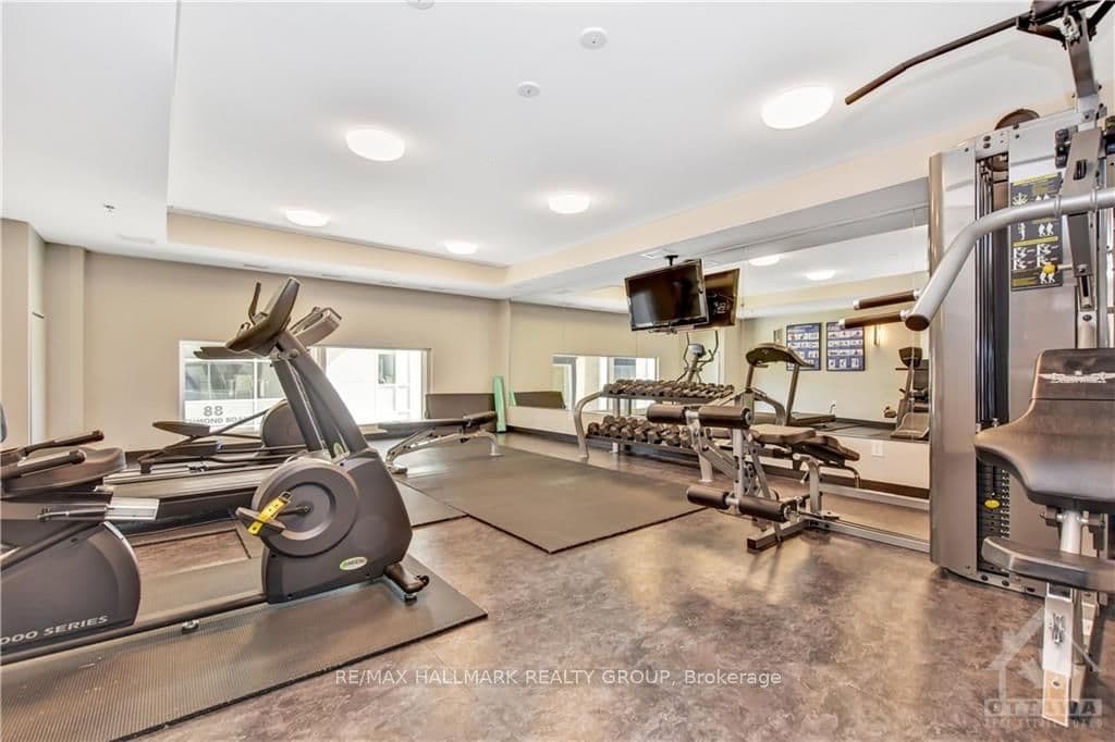 98 RICHMOND Road Unit 710 photo 15