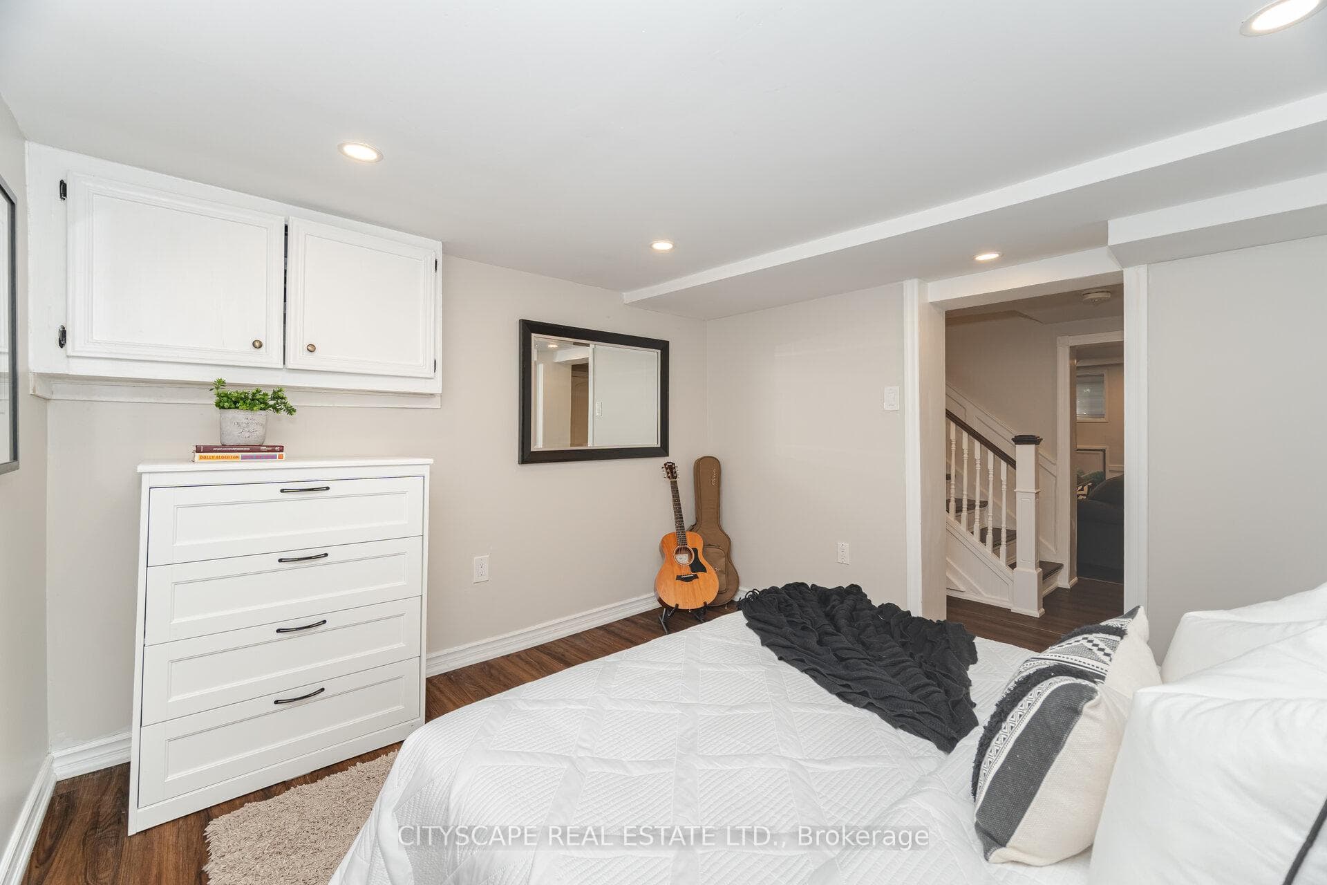187 Prince Edward Drive photo 34