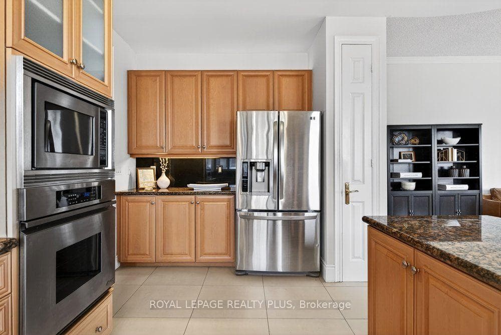 35 Kingsbridge Garden Circle Unit TPH4 photo 11