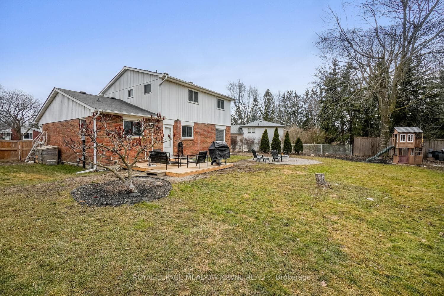 10 Roydon Place photo 32