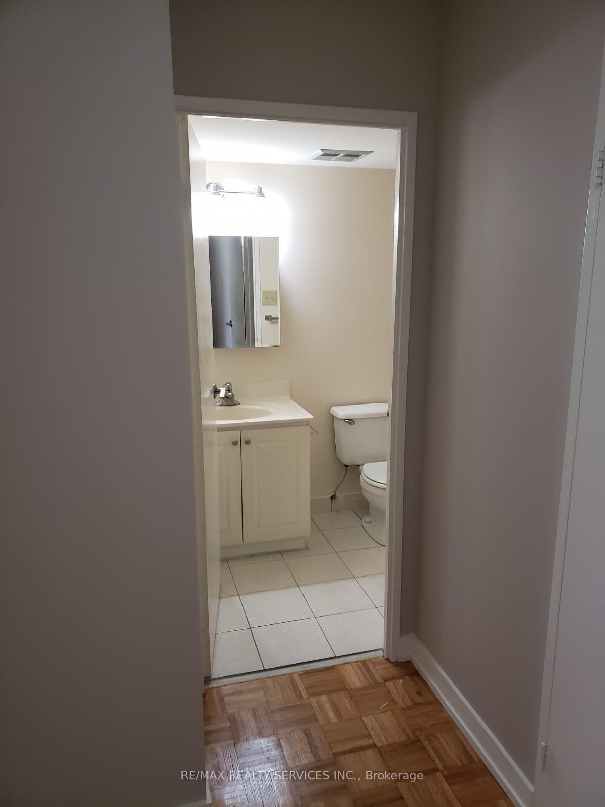 4 Kings Cross Road Unit 1806 photo 2