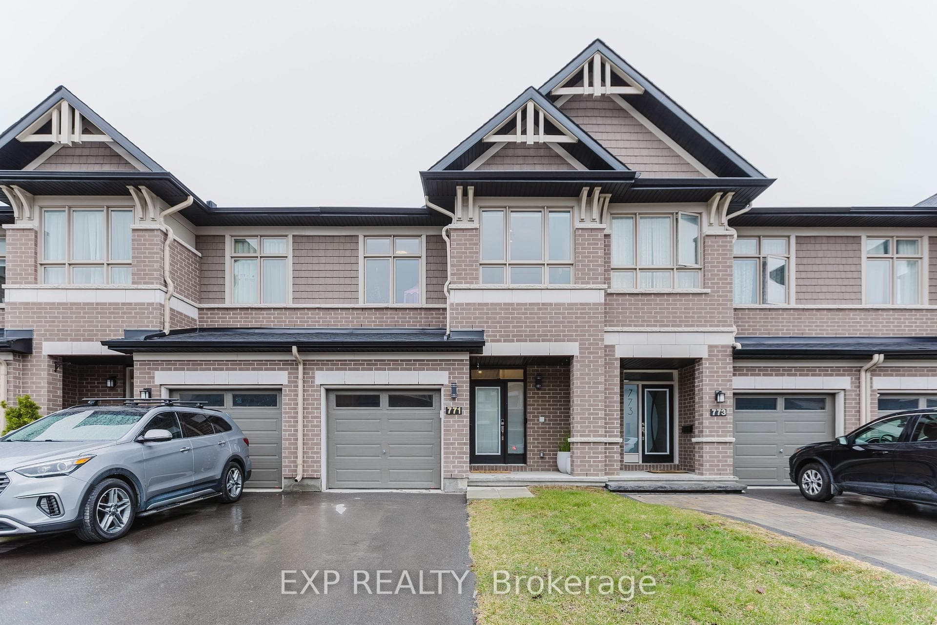 771 CAIRN Crescent photo 1