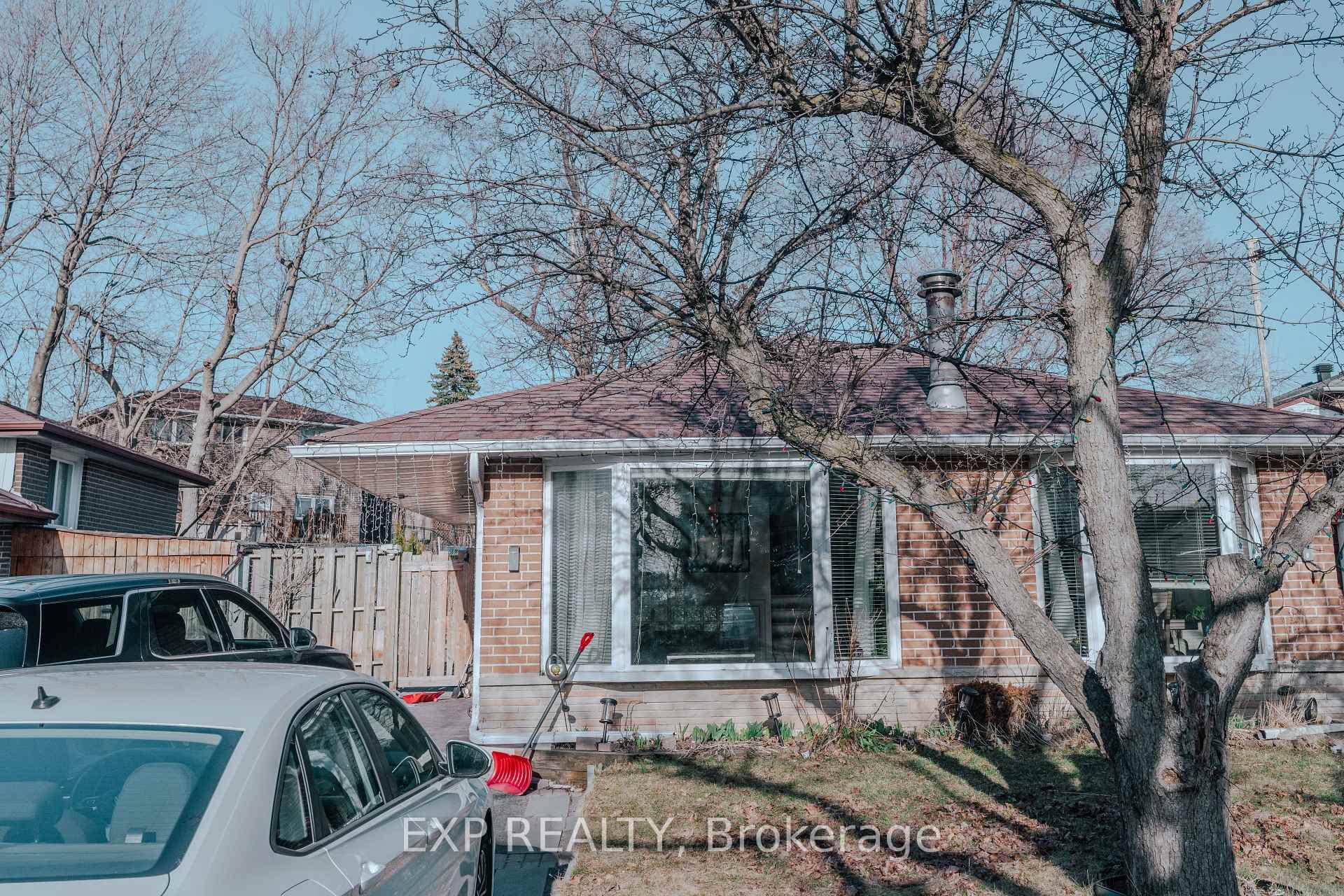 20 Manorglen Crescent Unit Upper photo 1