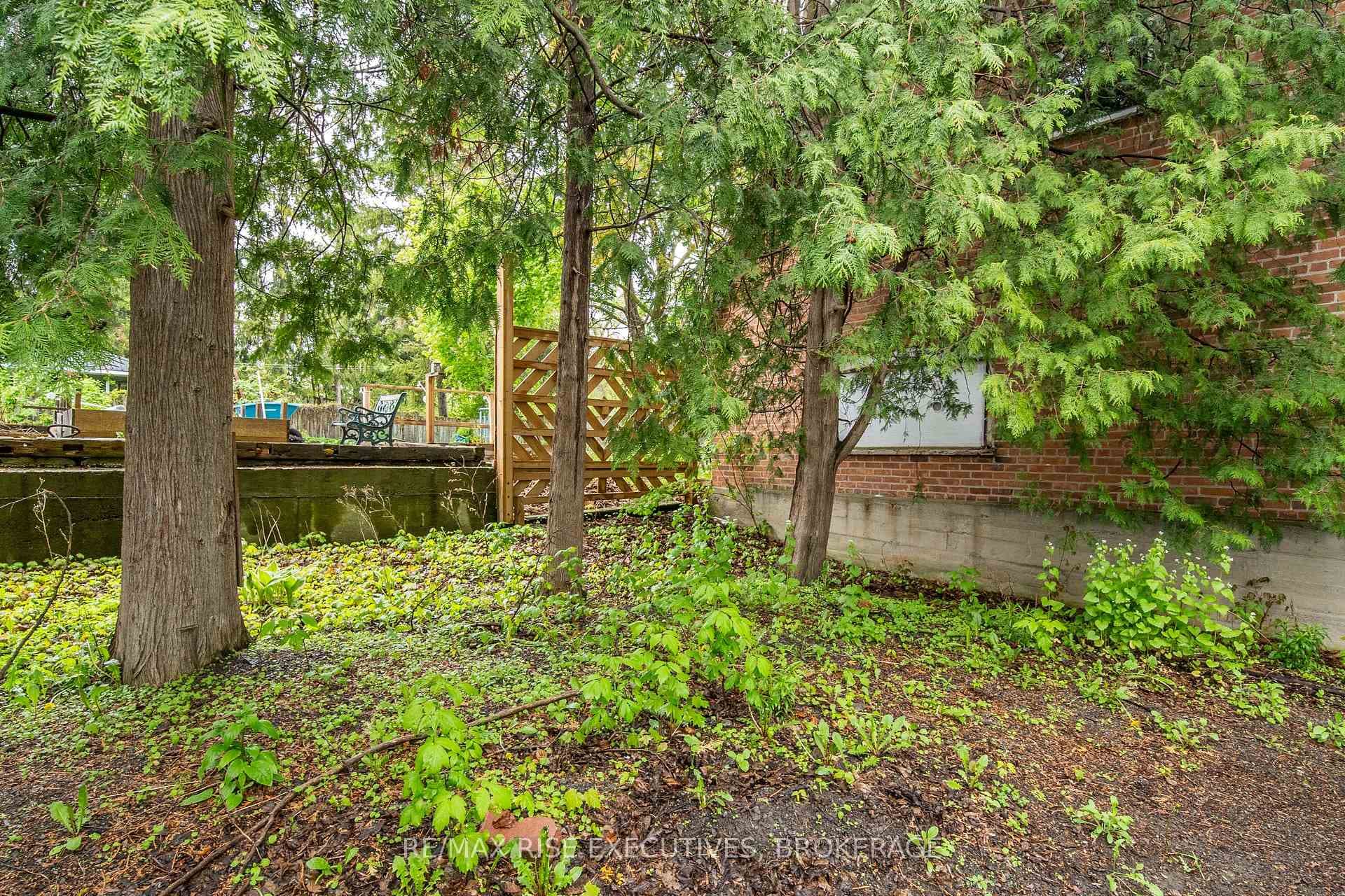 89 DUNDAS Street photo 32