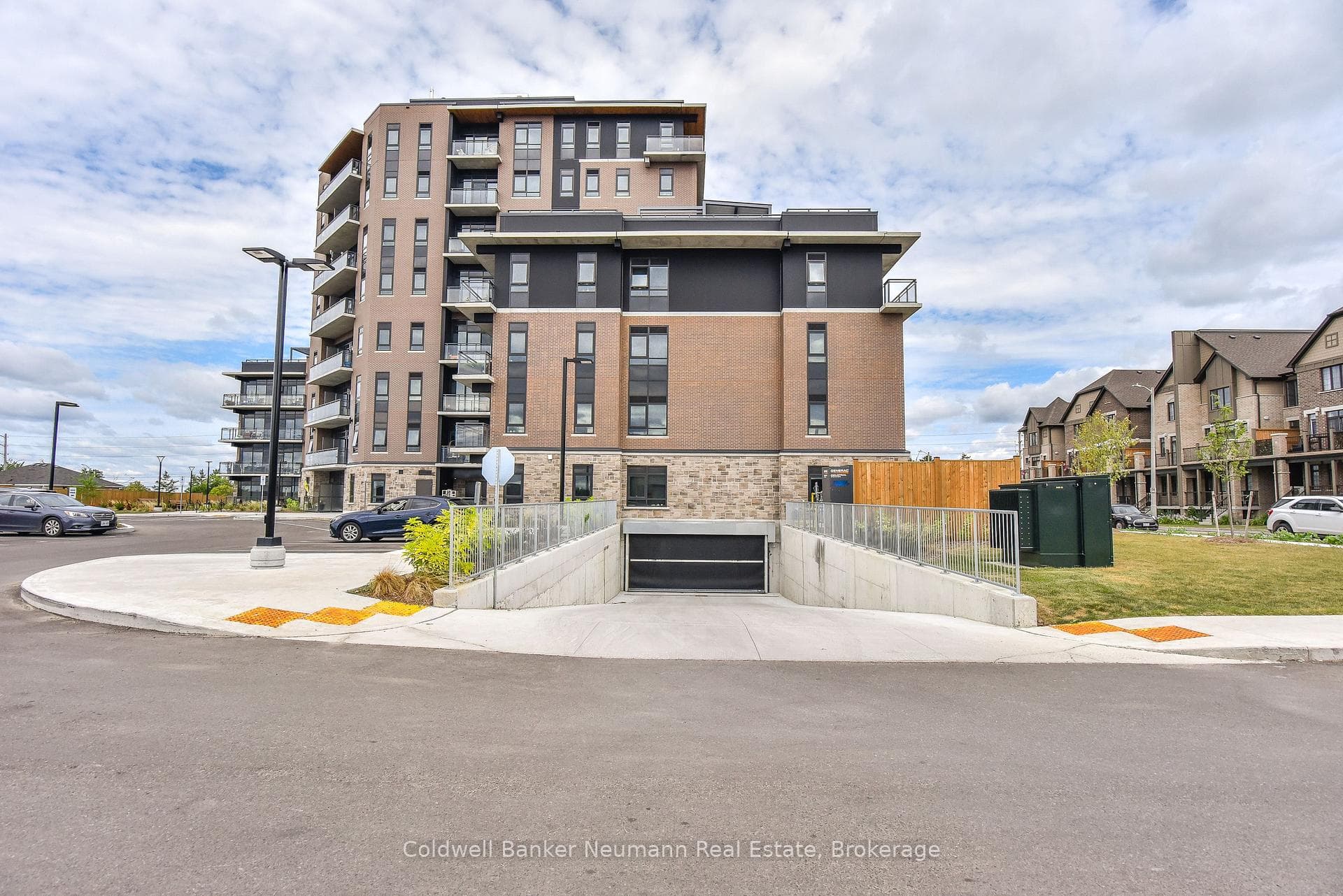 332 Gosling Gardens Unit 314 photo 3