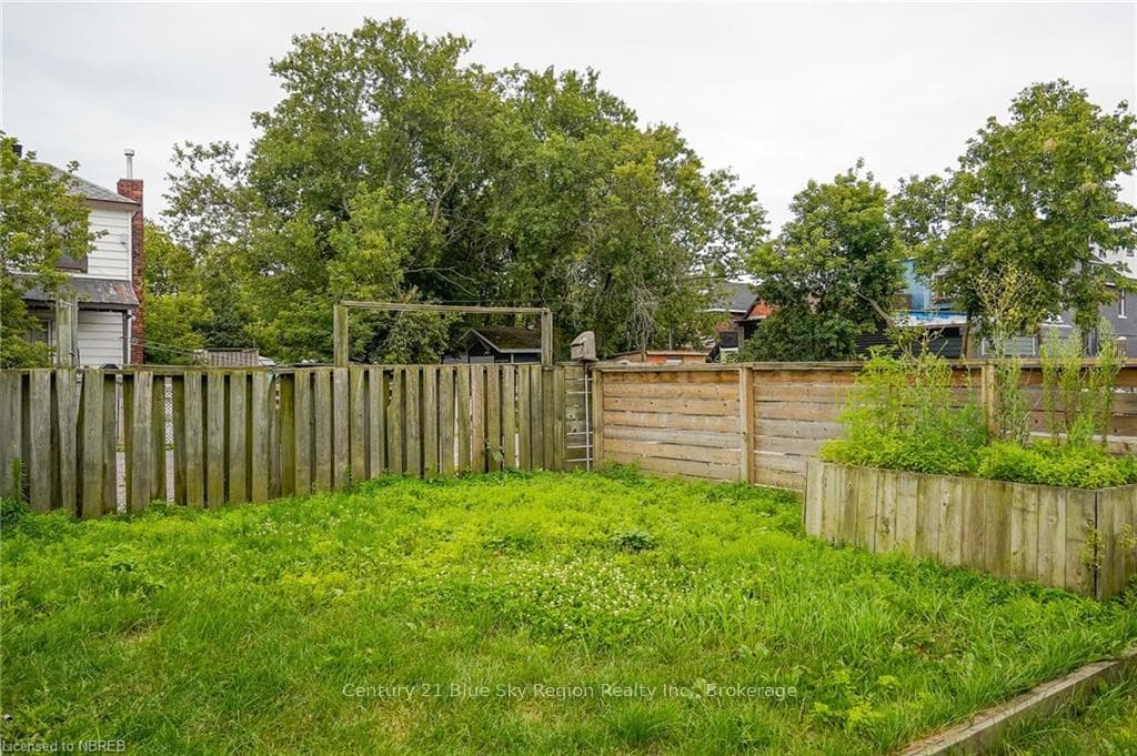 523 MCINTYRE Street photo 34