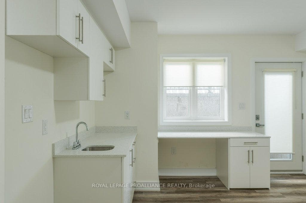 550 Brealey Drive Unit 18 photo 40