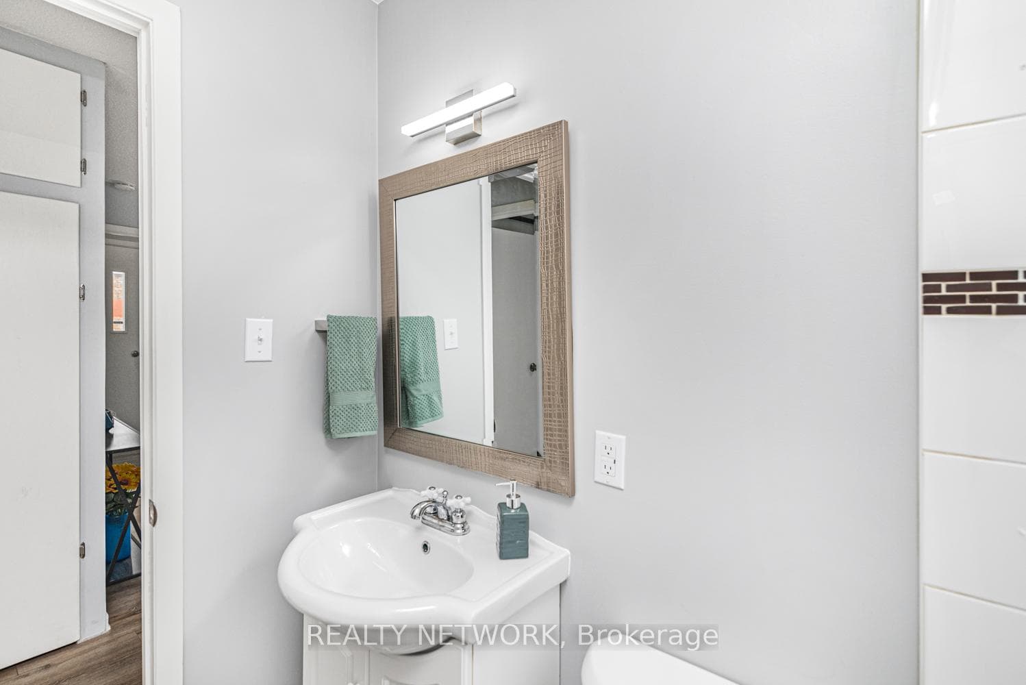 168 Berryman Avenue photo 18