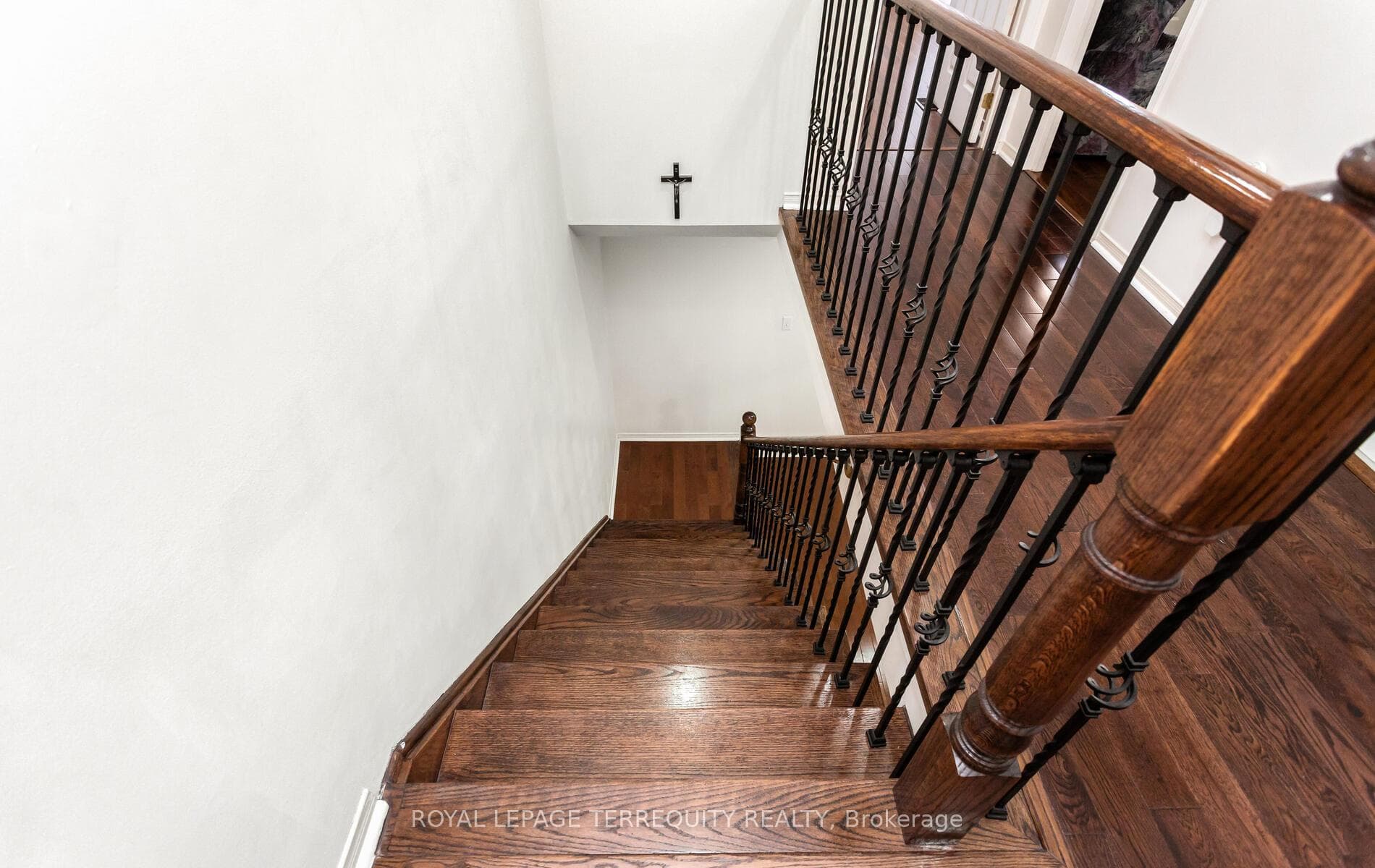 Oak Stairs with Metal Pickets