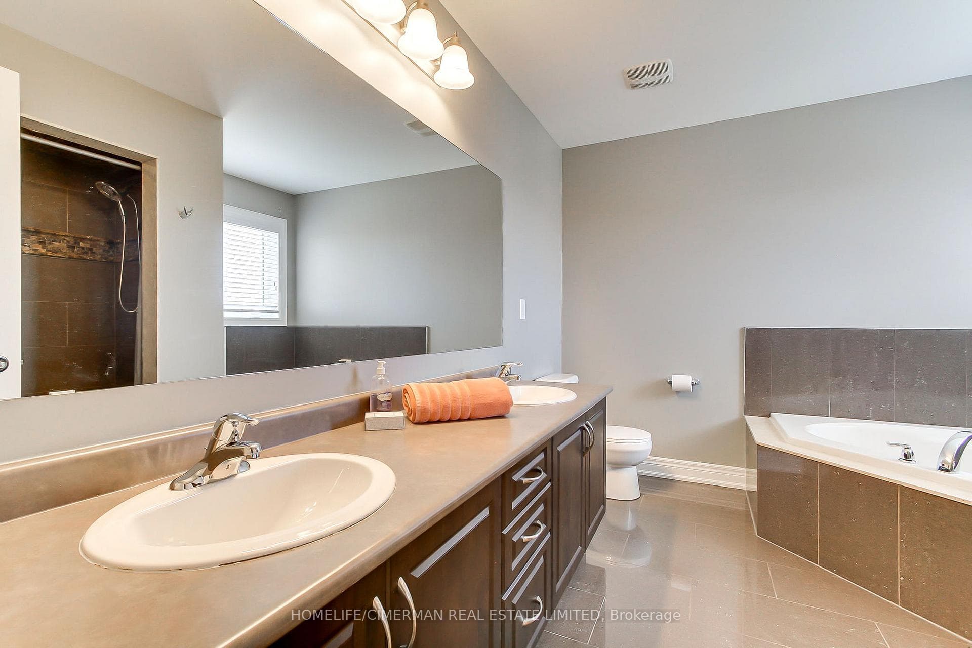 88 Chelsea Crescent photo 23