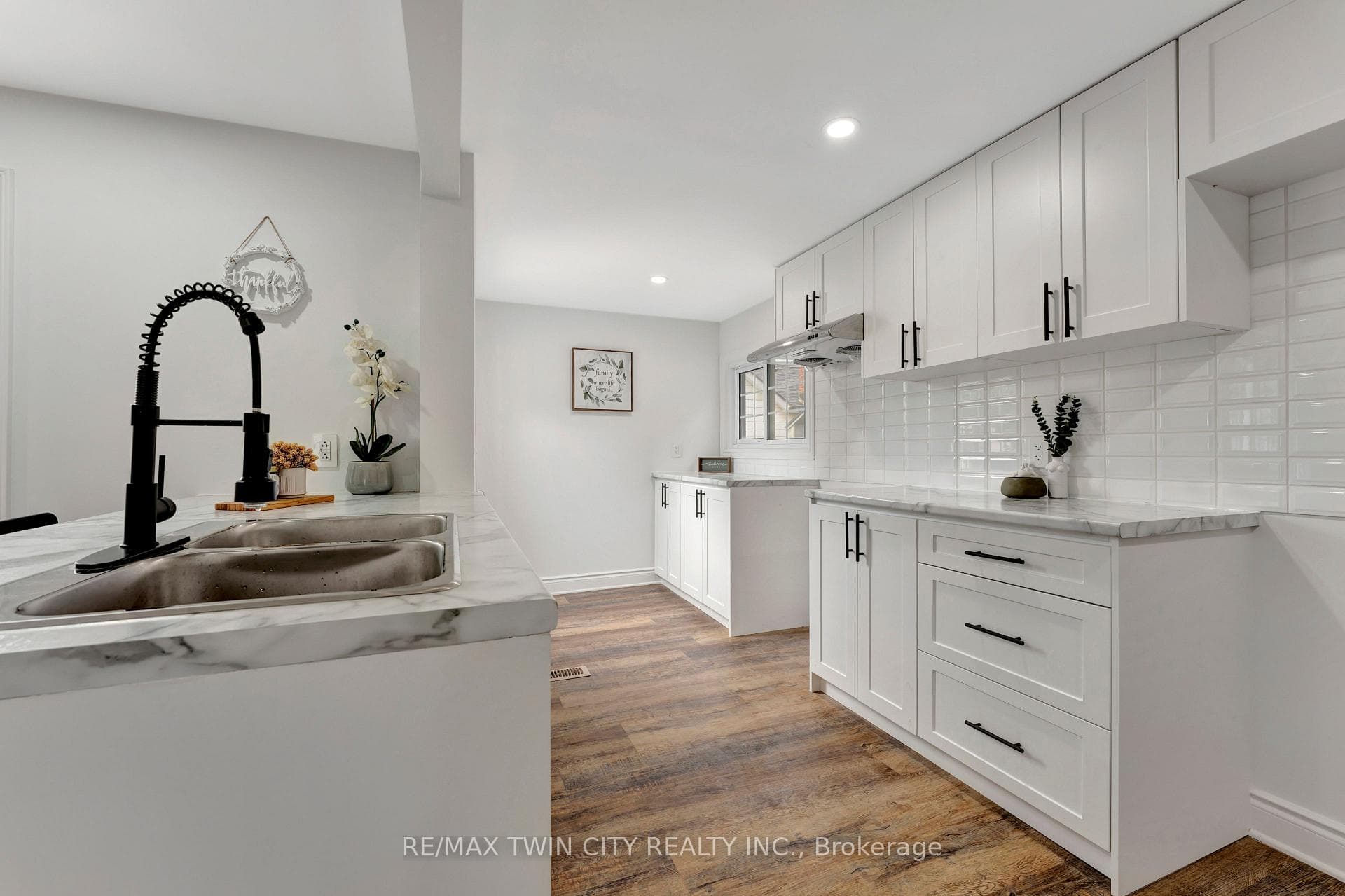 80 Morton Avenue photo 10