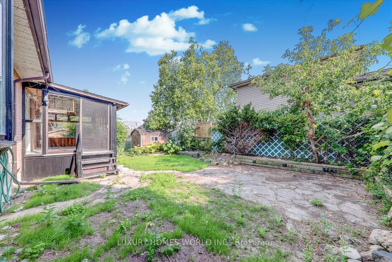 951 Essa Crescent photo 35