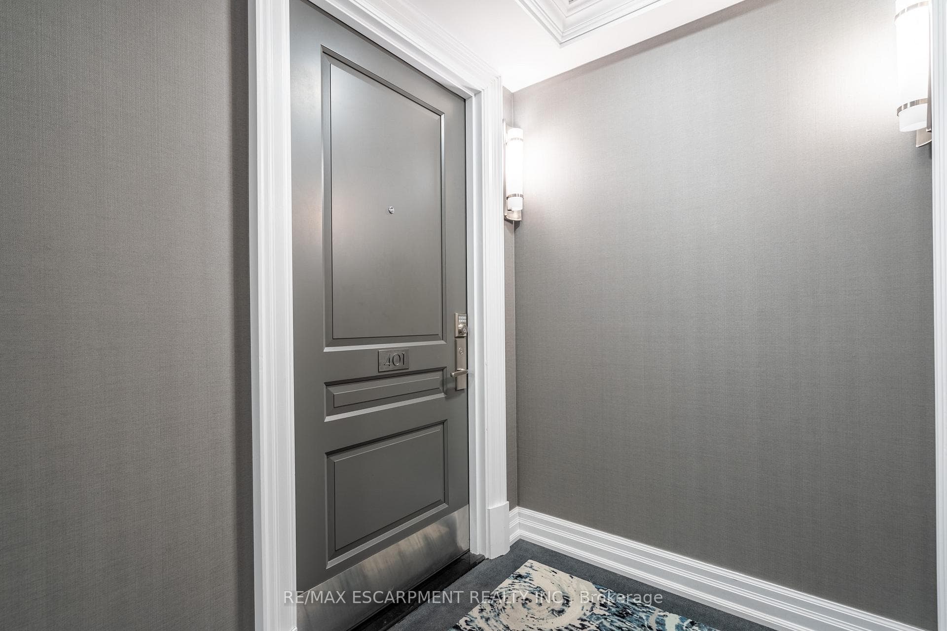 2060 Lakeshore Road Unit 401 photo 2