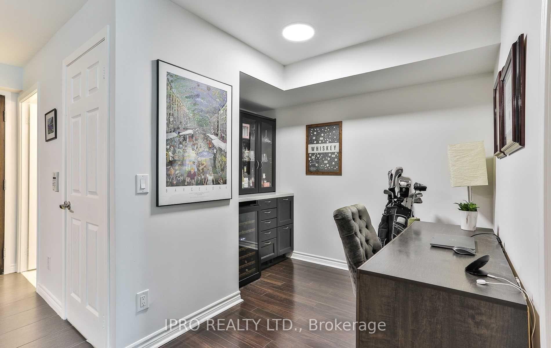 19 Grand Trunk Crescent Unit 1808 photo 9