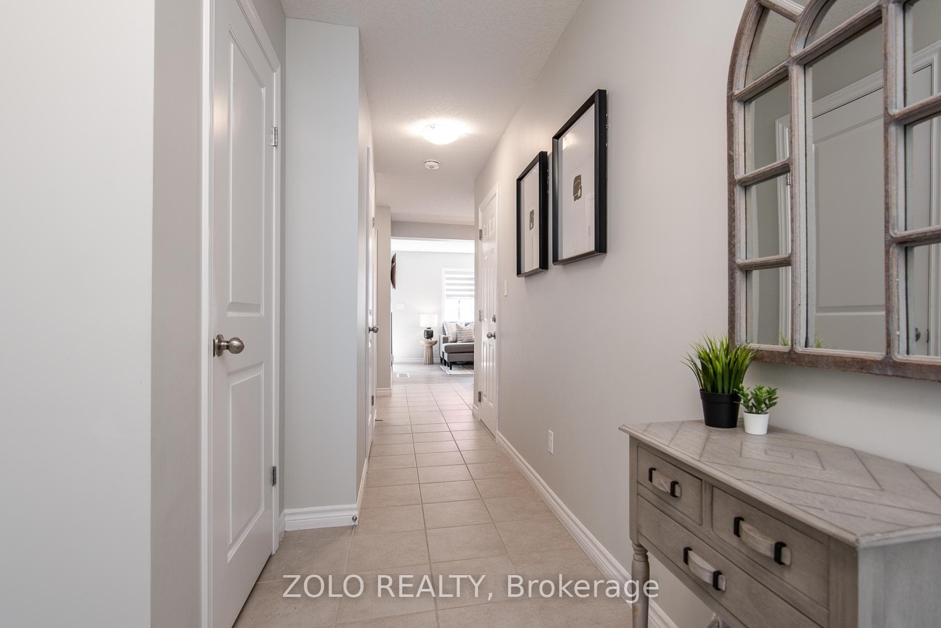 505 Hollybrook Crescent photo 4