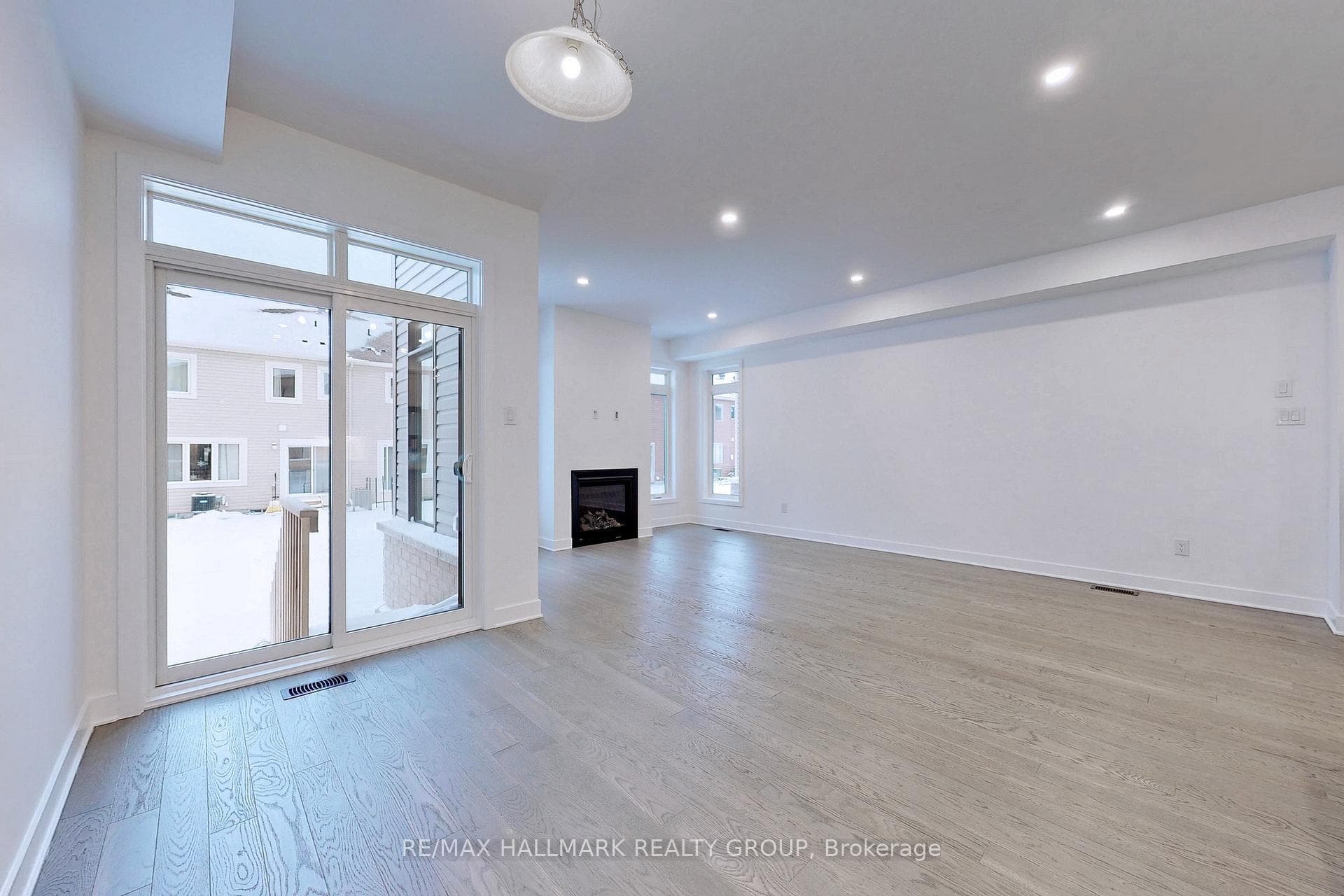 718 Twist Way photo 4