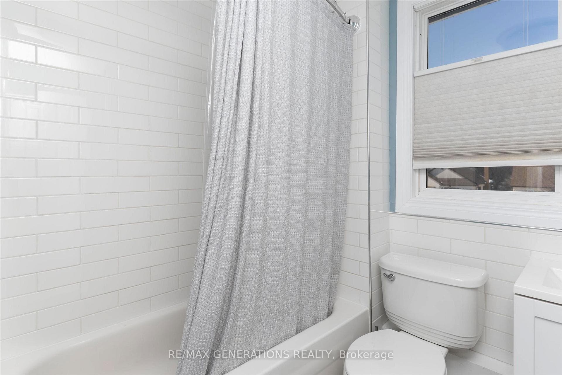 738 Bessie Avenue photo 21
