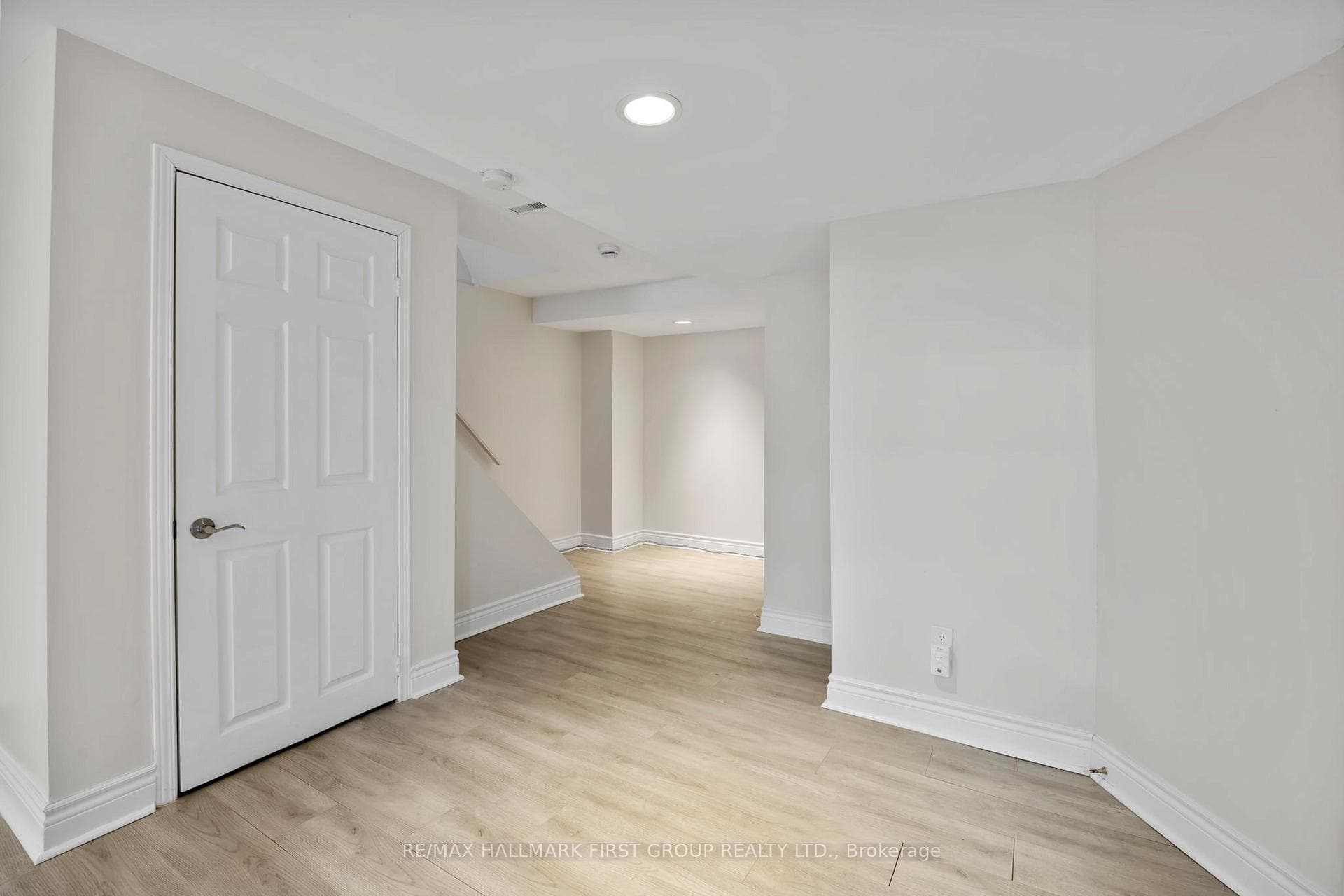 27 Mccullock Crescent photo 32