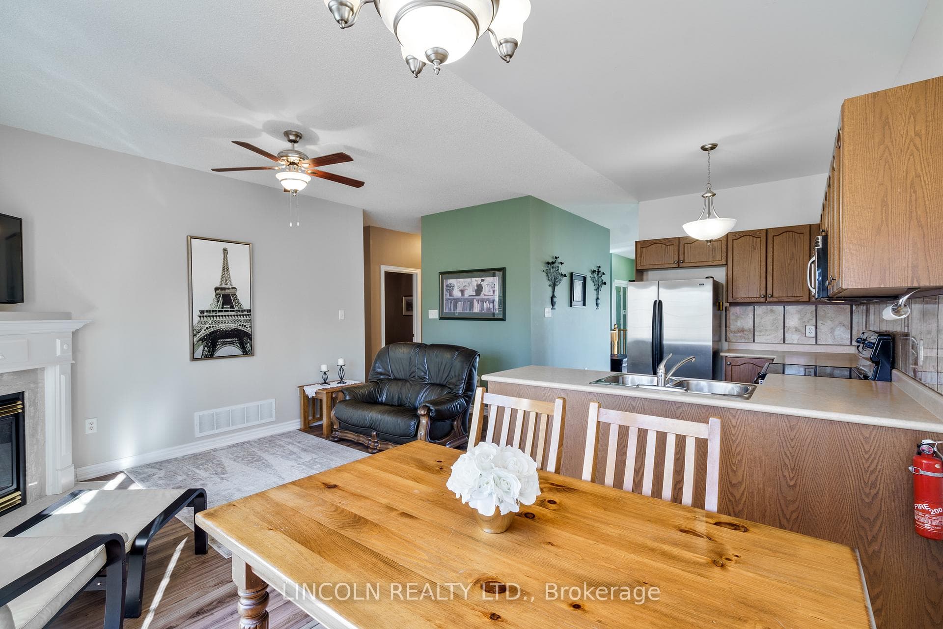 18 Glendower Crescent photo 11