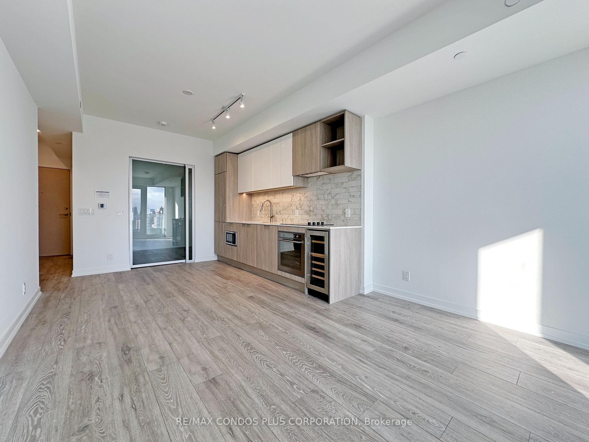 2020 Bathurst Street Unit 1117 photo 5