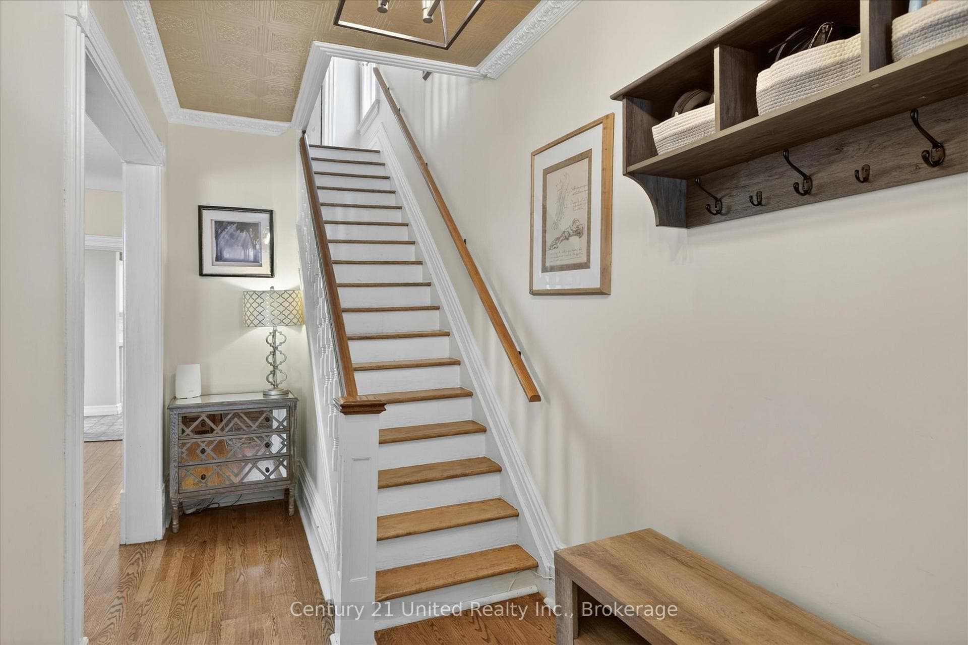 587 Gilmour Street photo 6