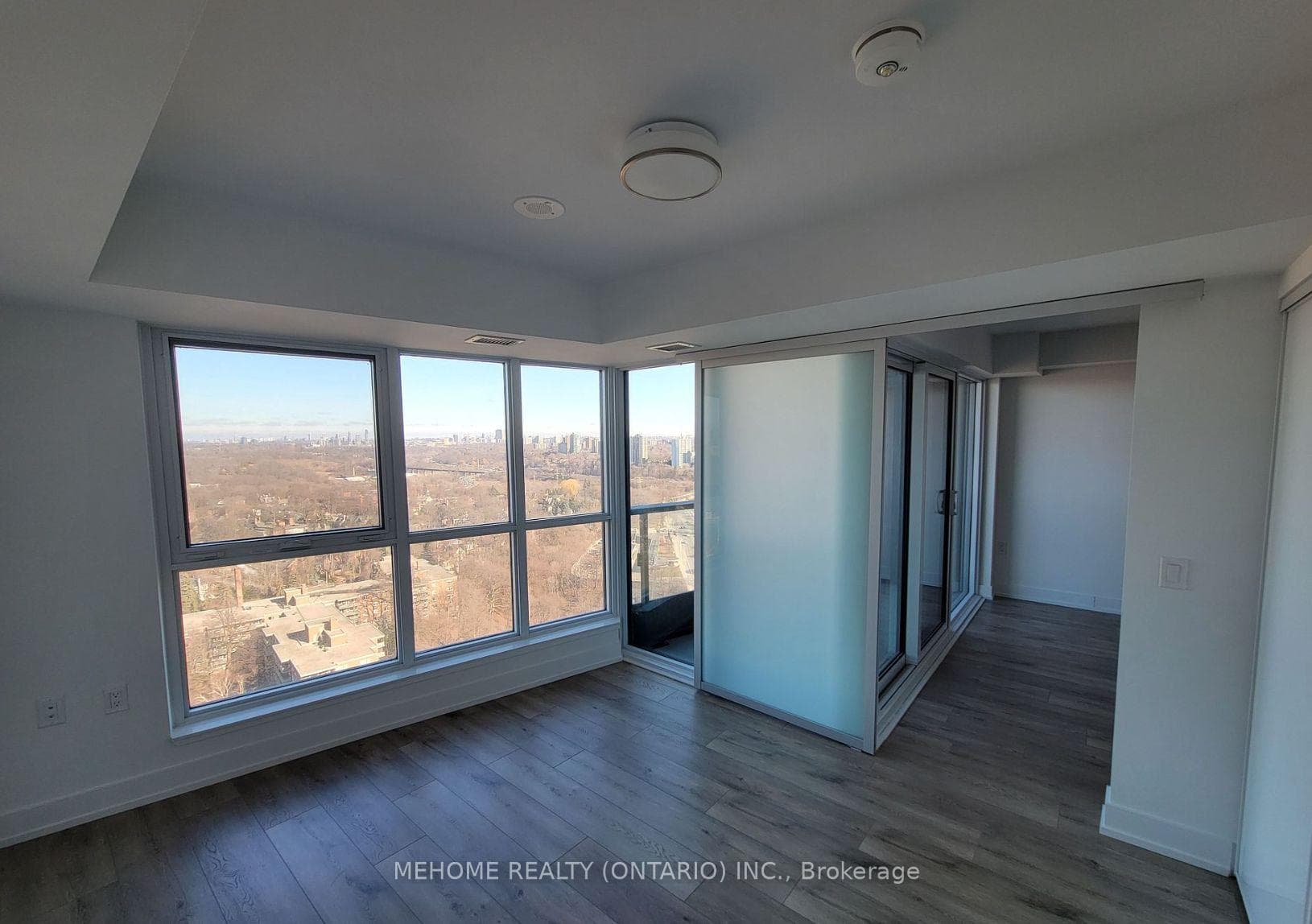 585 Bloor Street Unit 2324 photo 4
