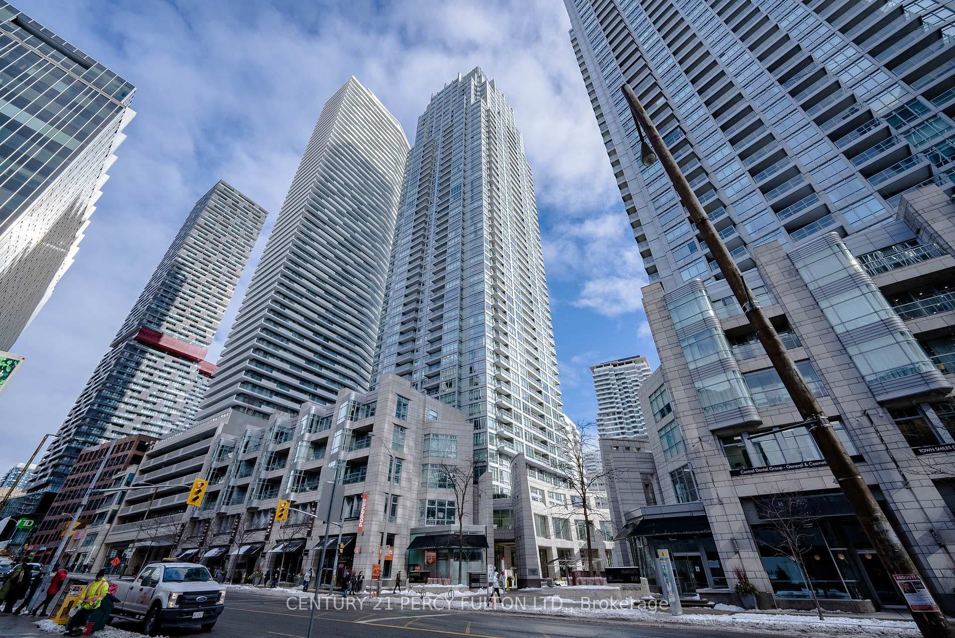 2191 Yonge Street Unit 706 photo 5