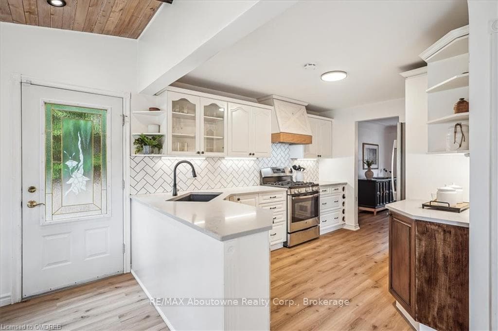 105 VICTORIA Street photo 13