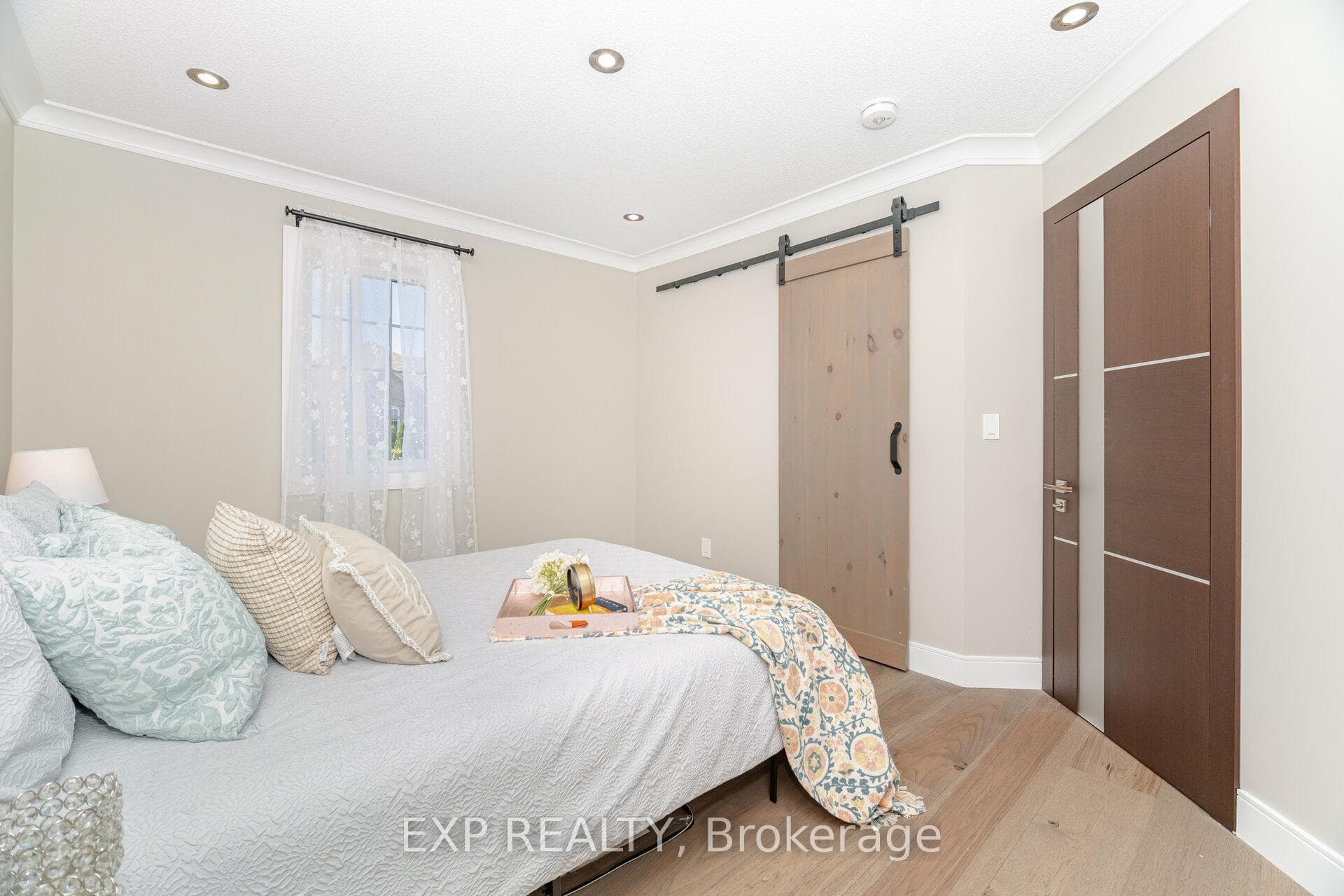 160 DIXON Drive photo 36