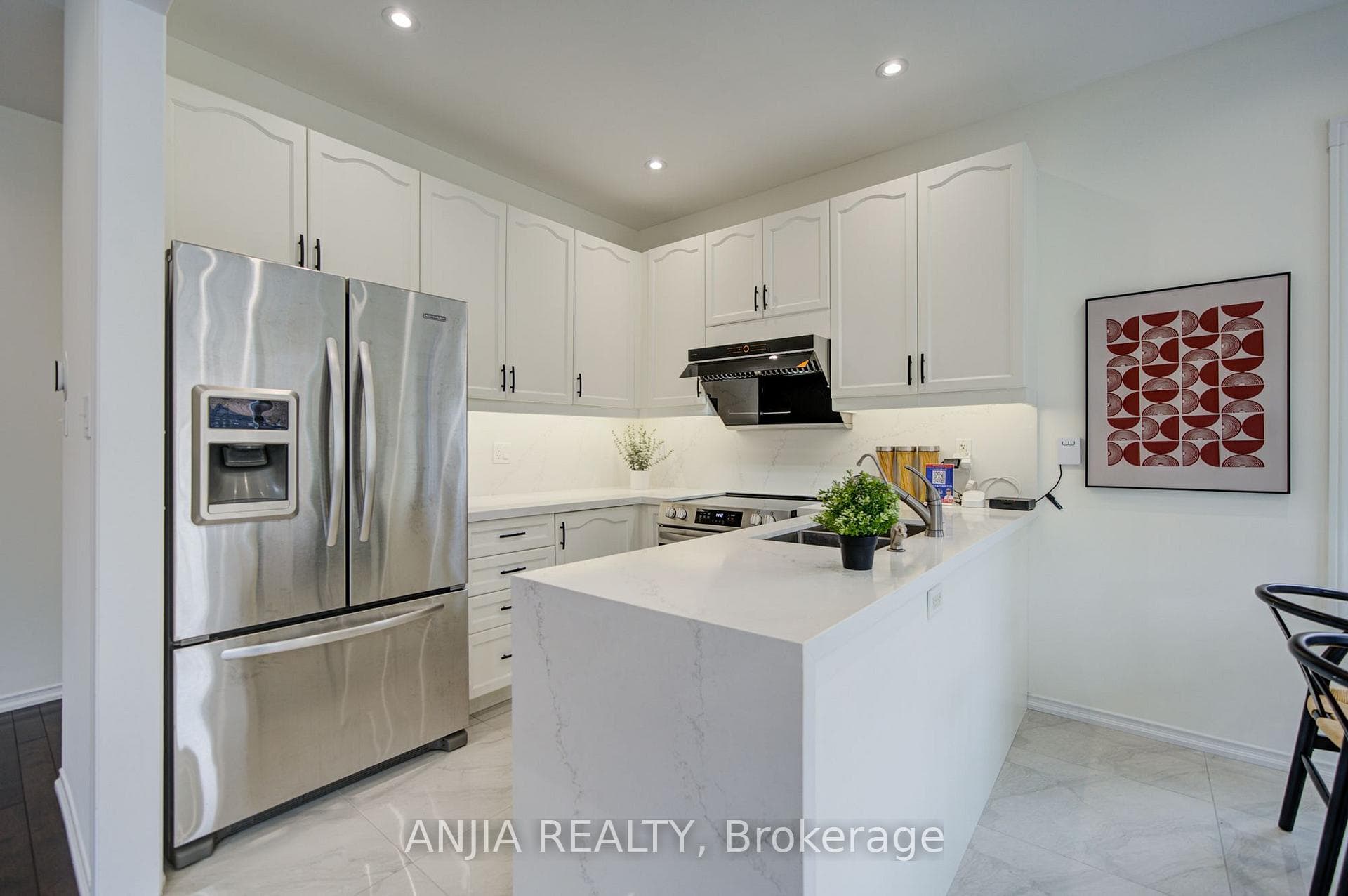 106 Vera Lynn Crescent photo 14