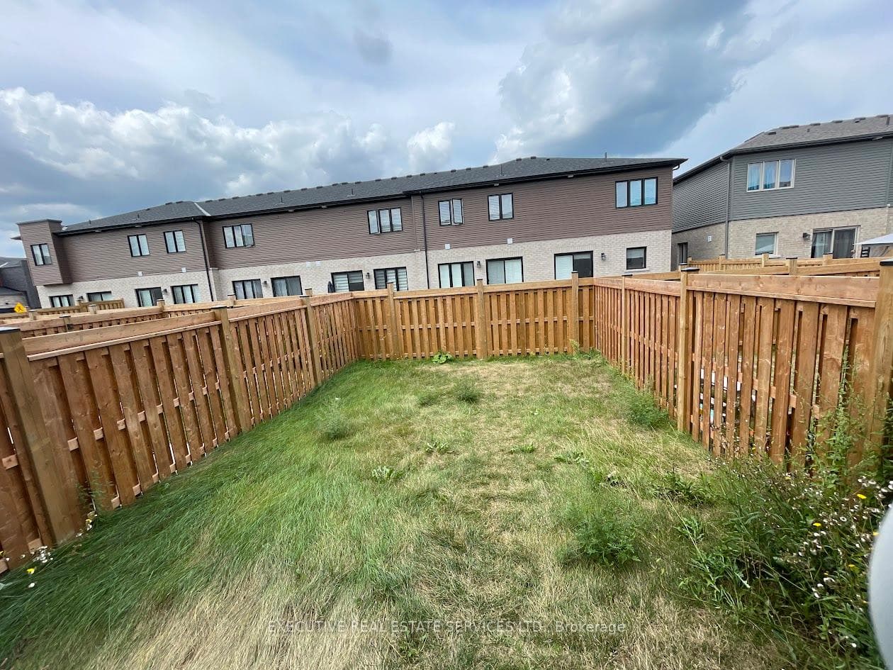19 Turnberry Lane photo 28