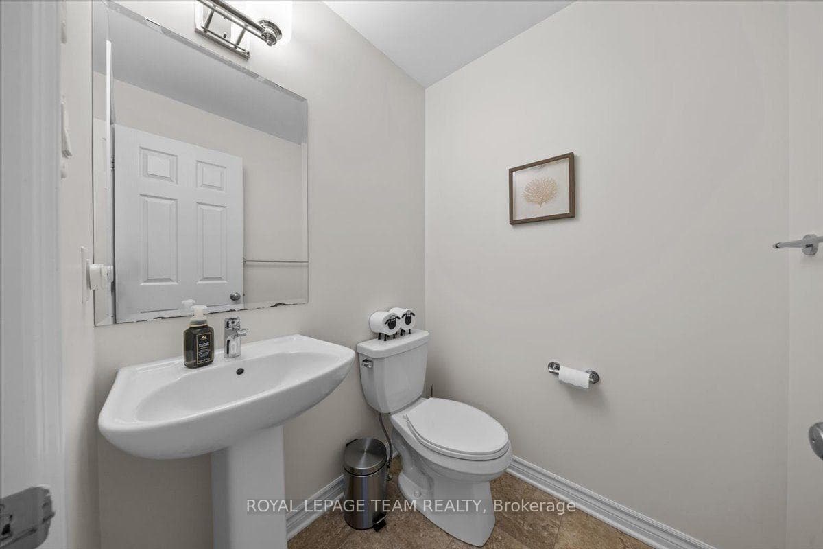 552 Jackdaw Avenue photo 4