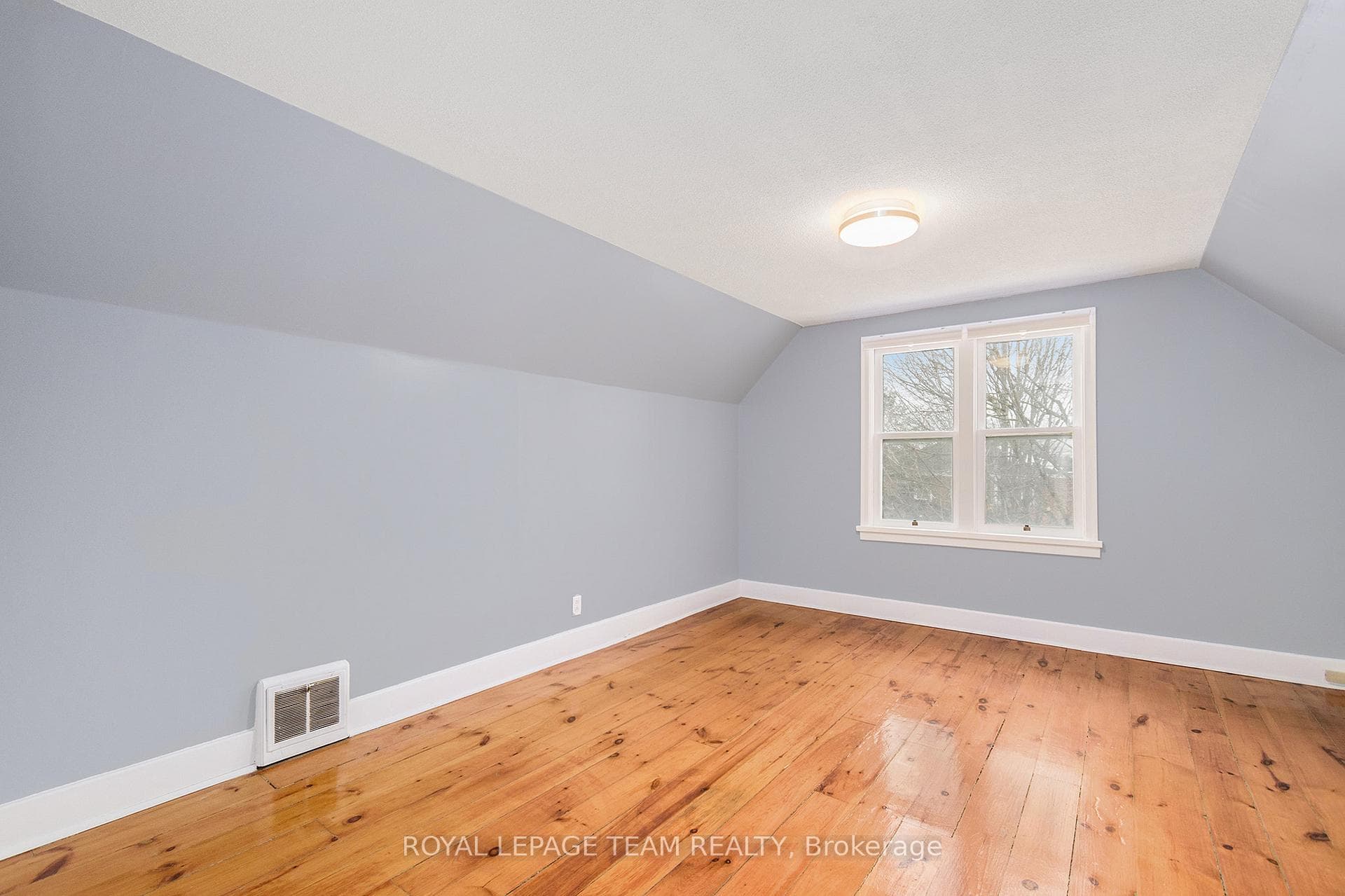 677 ROOSEVELT Avenue Unit 2 photo 14