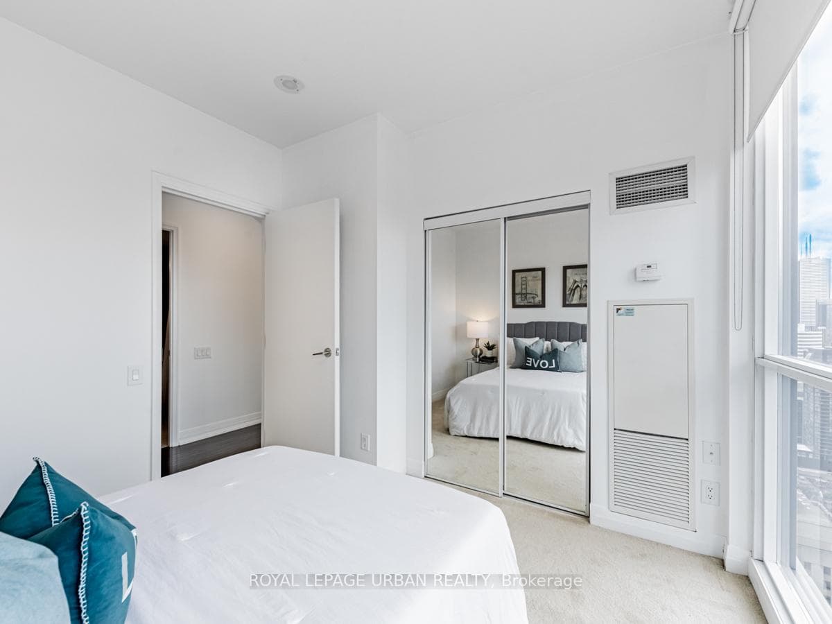 21 Carlton Street Unit Ph05 photo 15