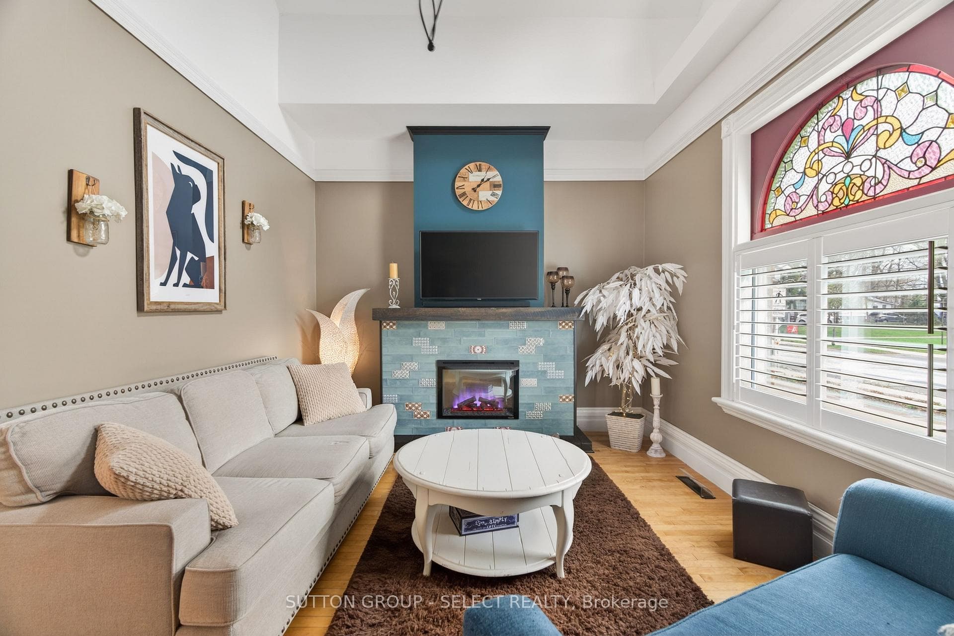Vaulted Ceiling in Living room