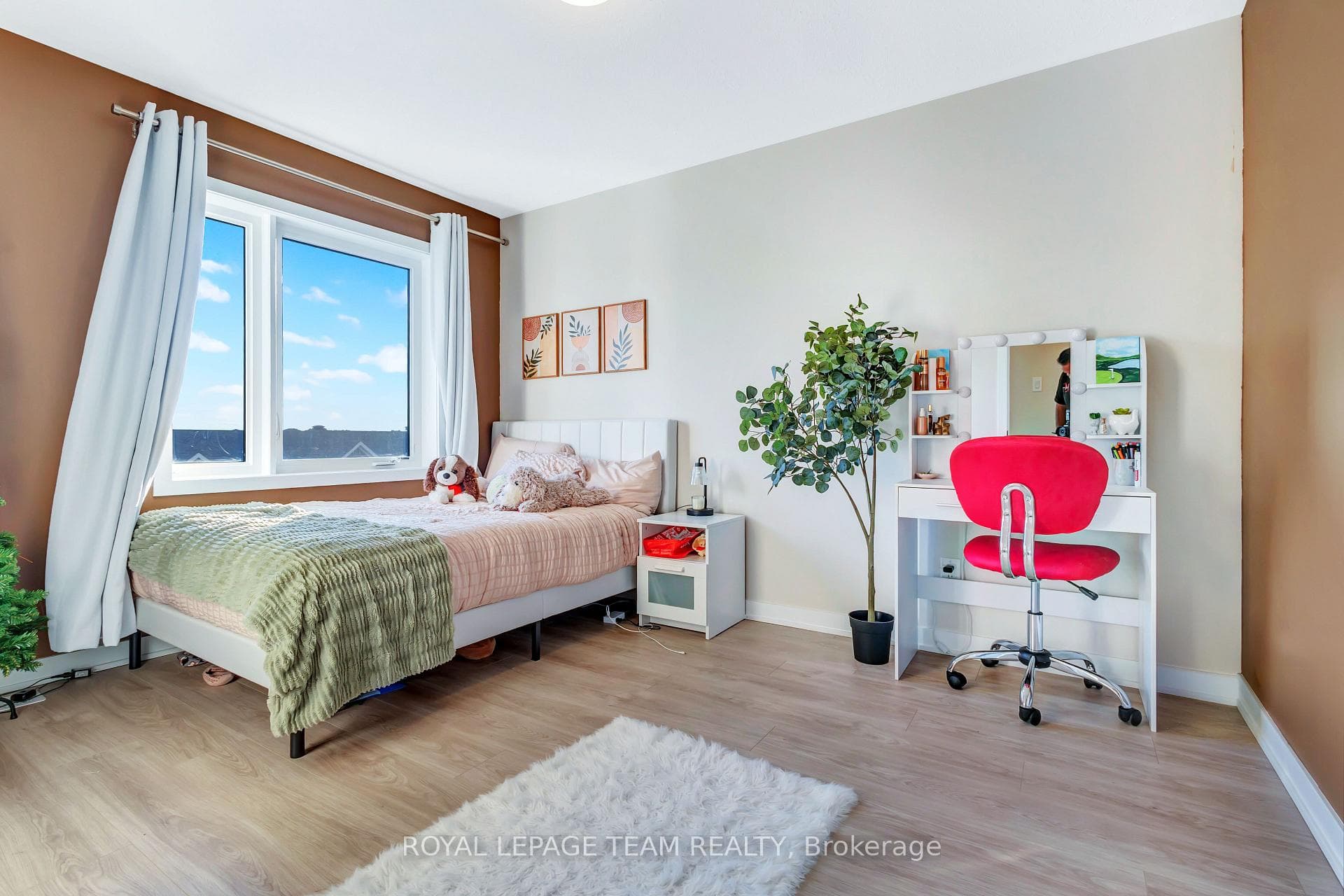 916 Parnian Private photo 8