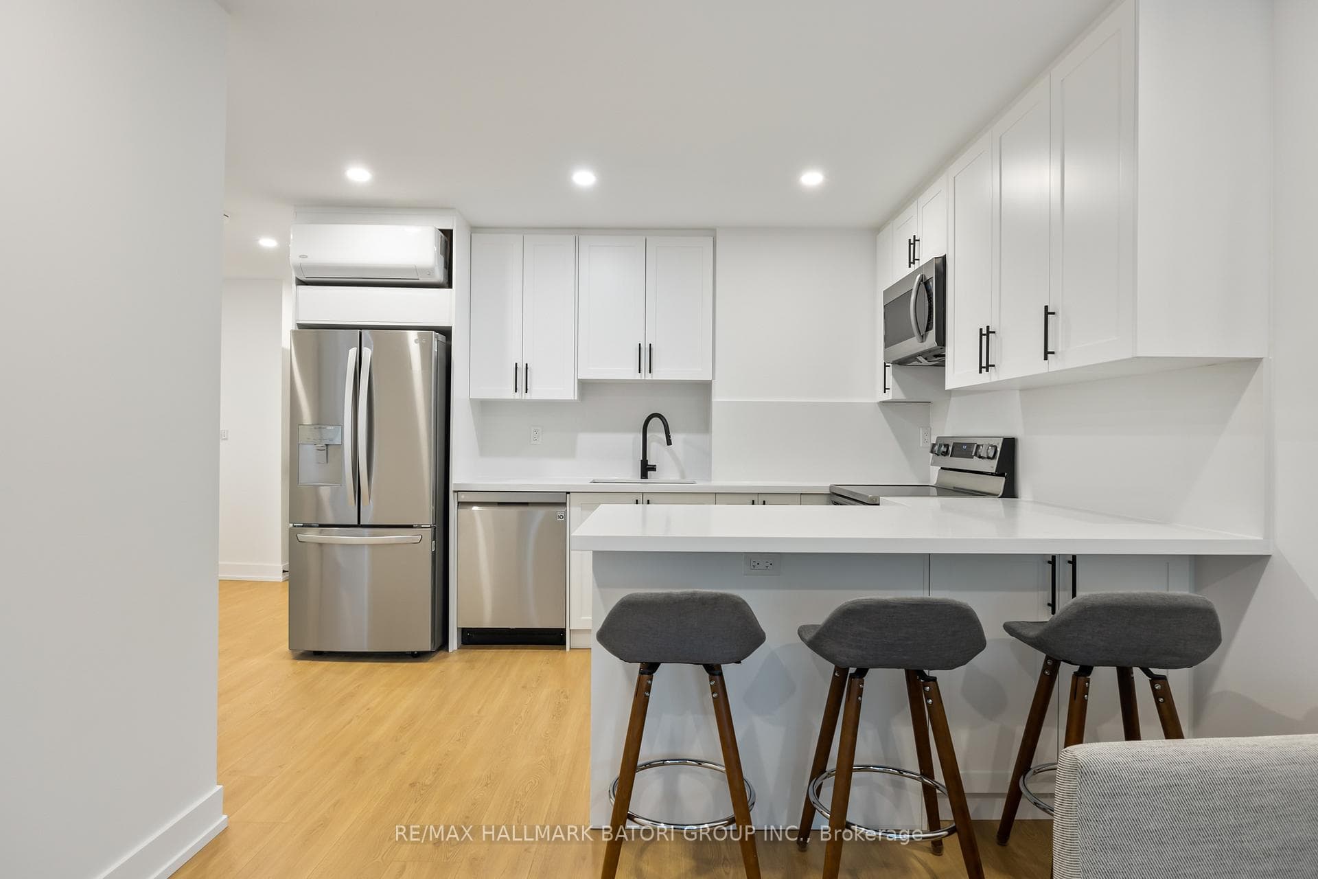 357 Eglinton Avenue Unit A photo 1